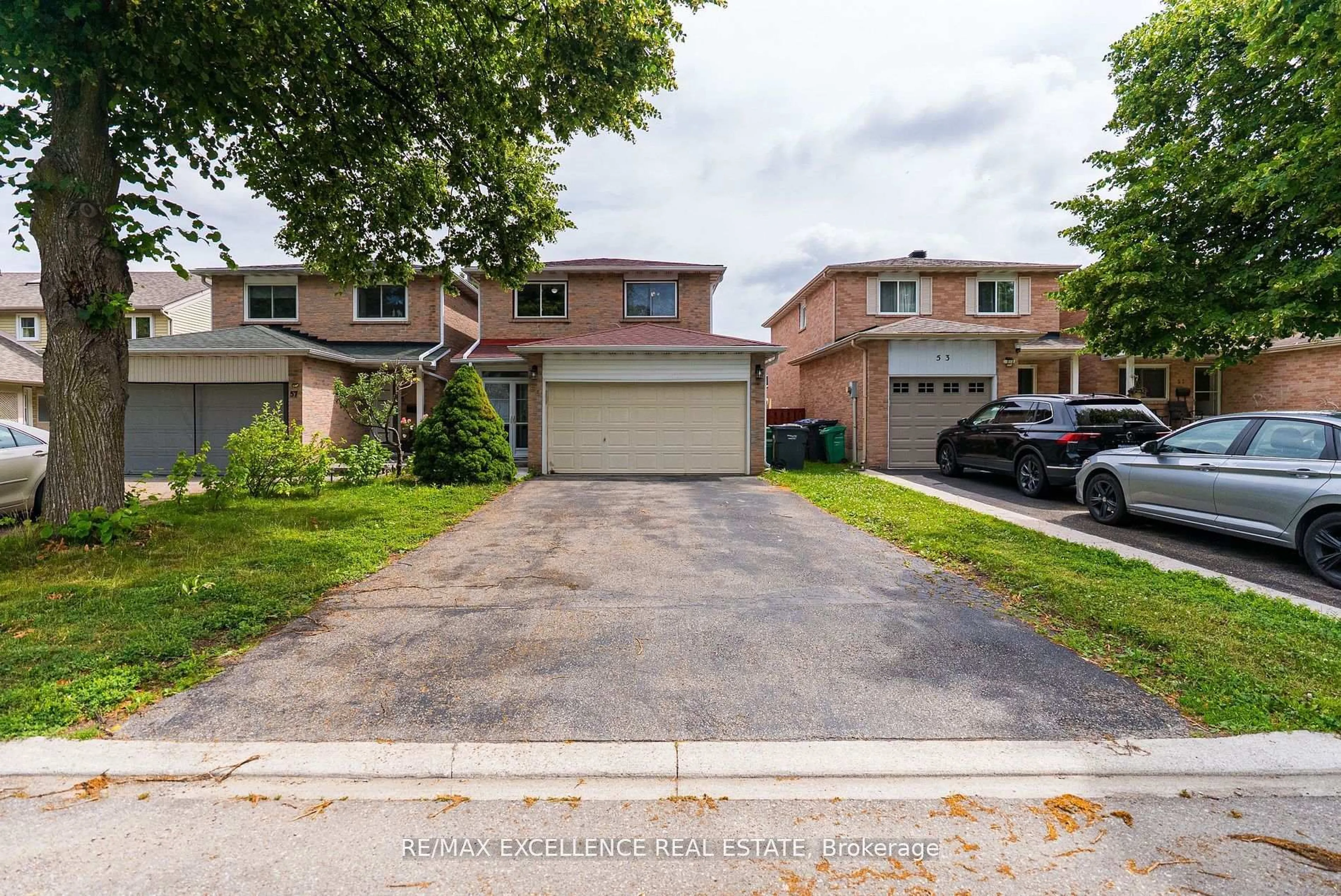 A pic from outside/outdoor area/front of a property/back of a property/a pic from drone, street for 55 Rushmore Cres, Brampton Ontario L6Z 1R1