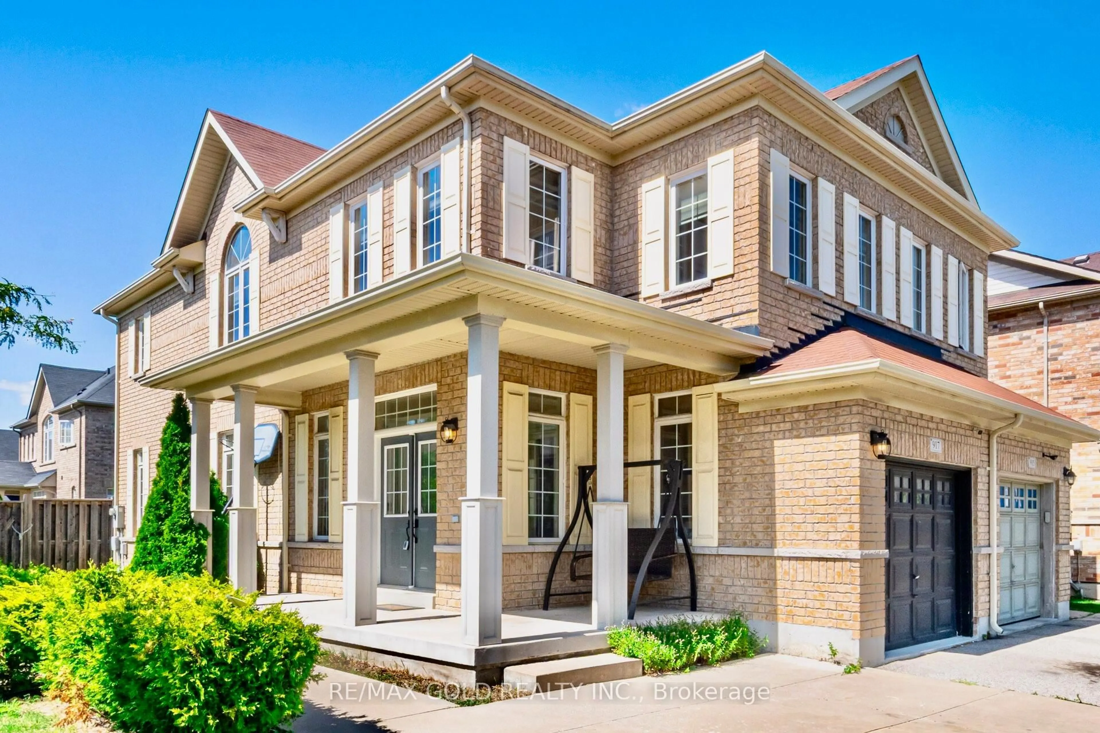 Home with brick exterior material, street for 917 Oasis Dr, Mississauga Ontario L5V 0C7