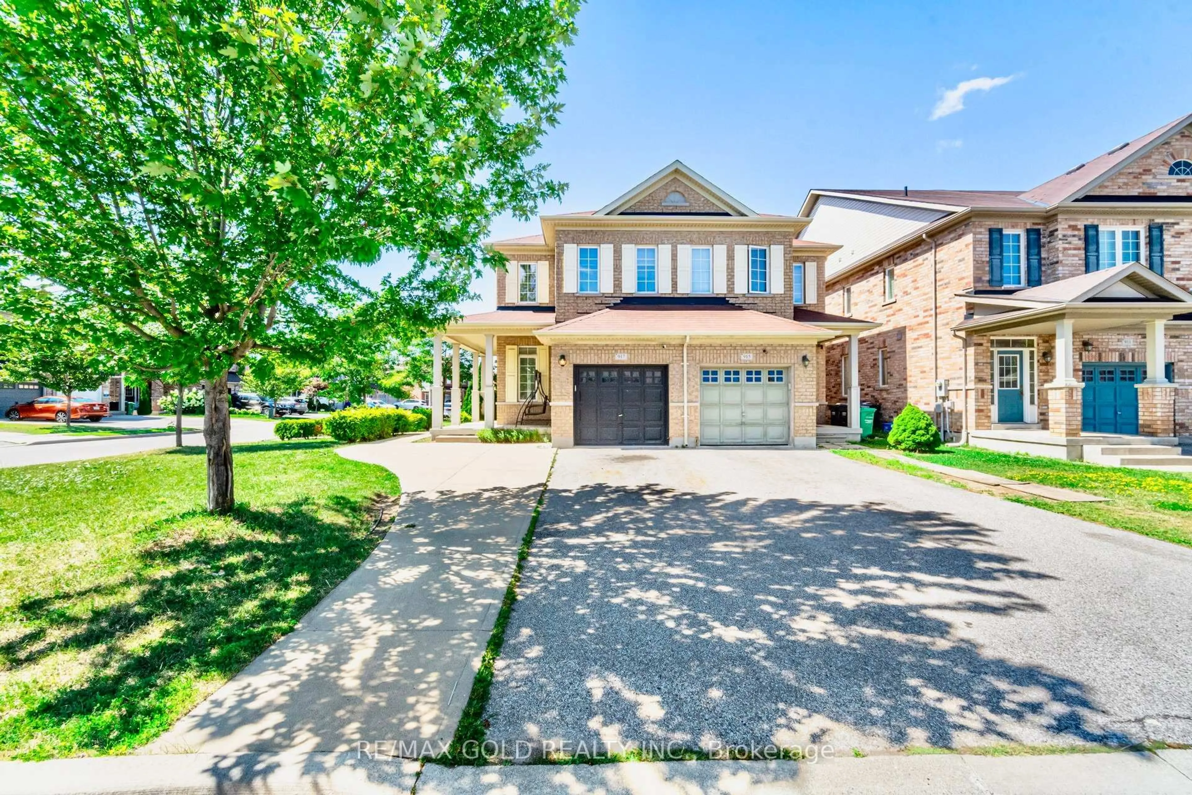 Home with brick exterior material, street for 917 Oasis Dr, Mississauga Ontario L5V 0C7
