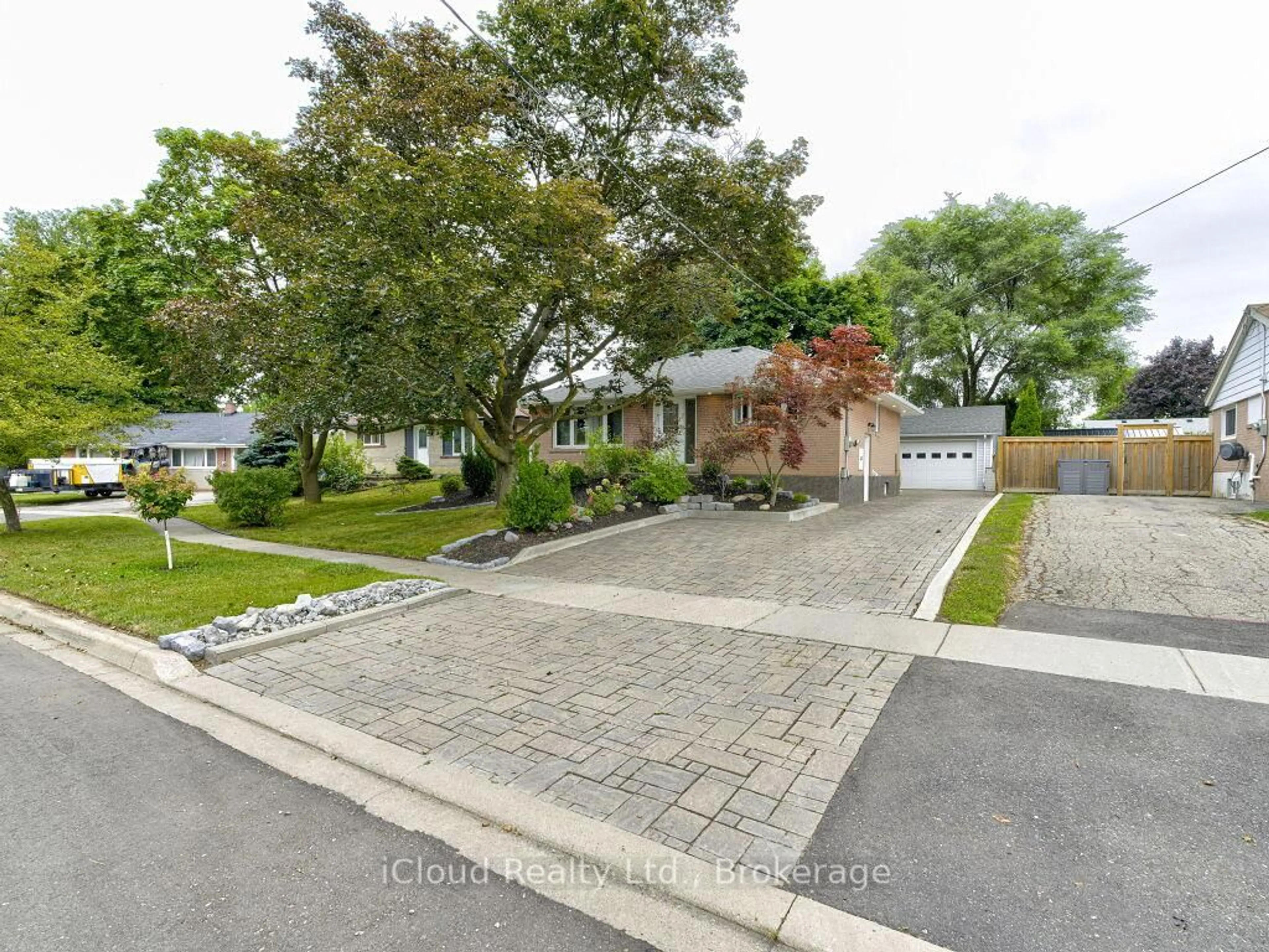 A pic from outside/outdoor area/front of a property/back of a property/a pic from drone, street for 50 McGilvray Cres, Halton Hills Ontario L7G 1L6
