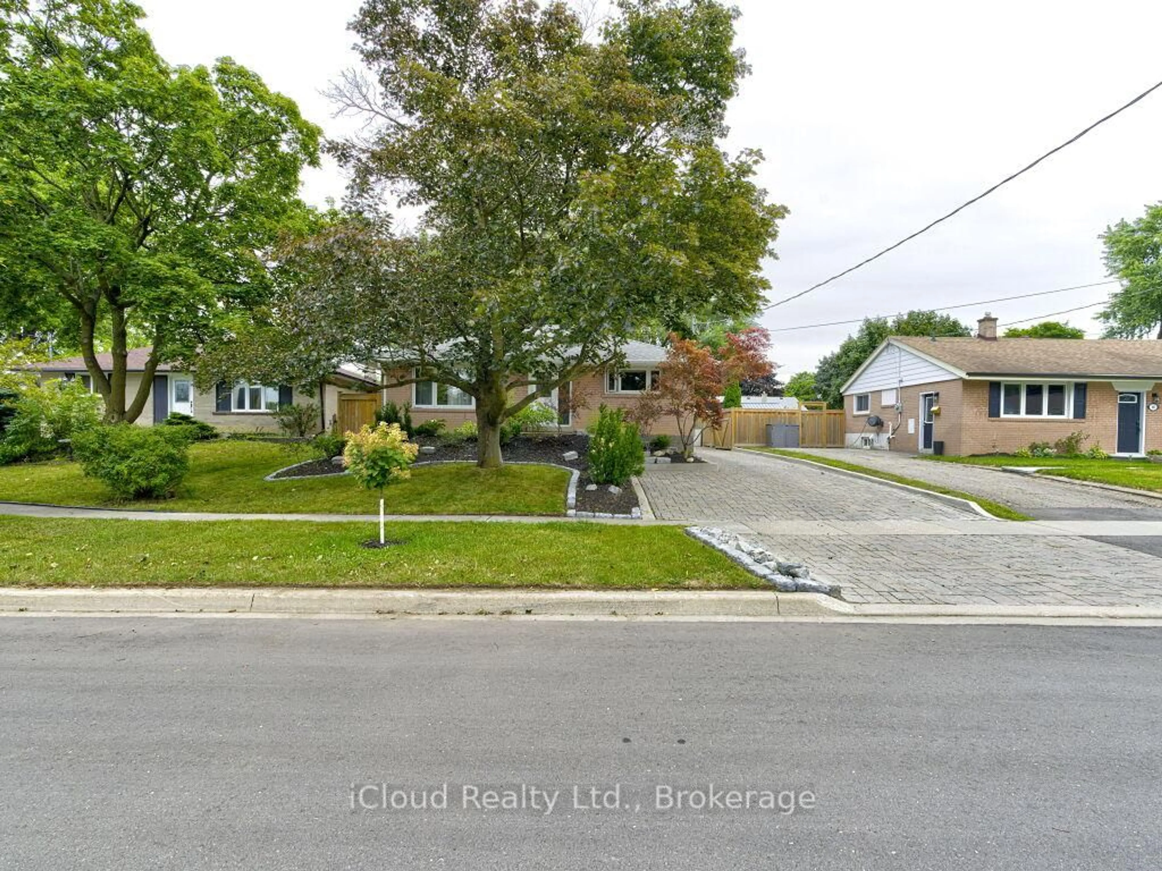 A pic from outside/outdoor area/front of a property/back of a property/a pic from drone, street for 50 McGilvray Cres, Halton Hills Ontario L7G 1L6