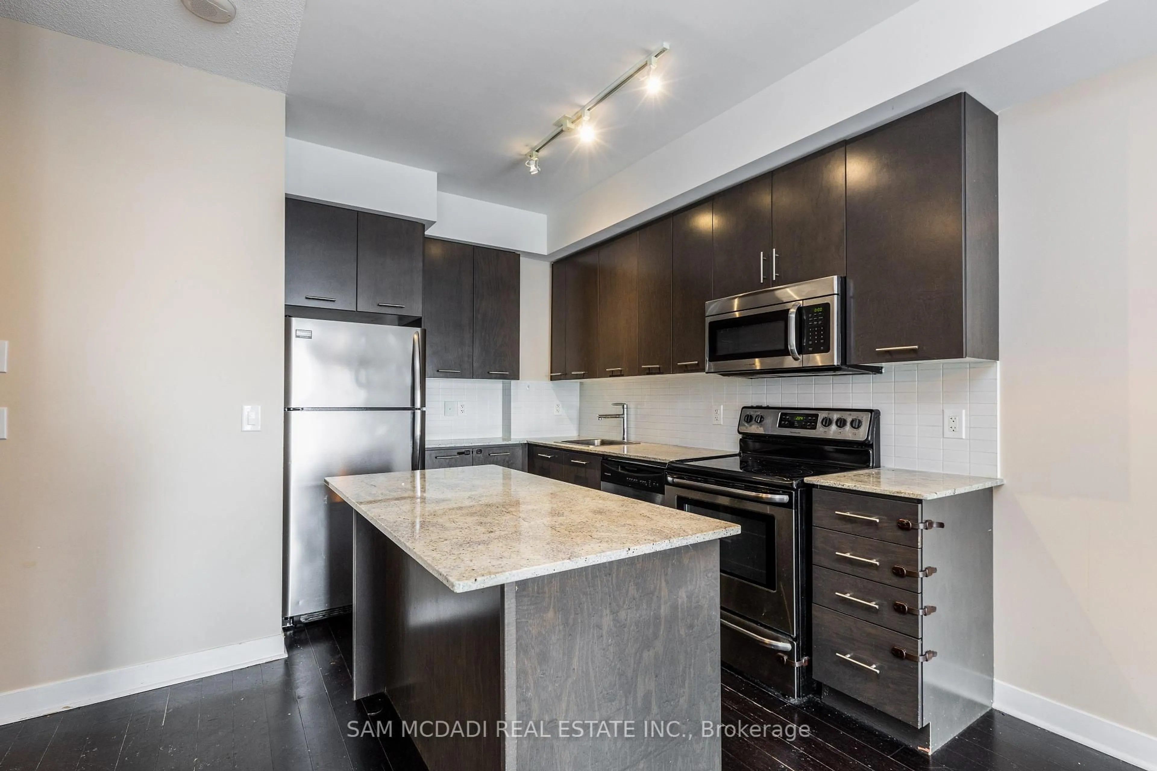 Standard kitchen, unknown for 360 Square One Dr #707, Mississauga Ontario L5B 0G7