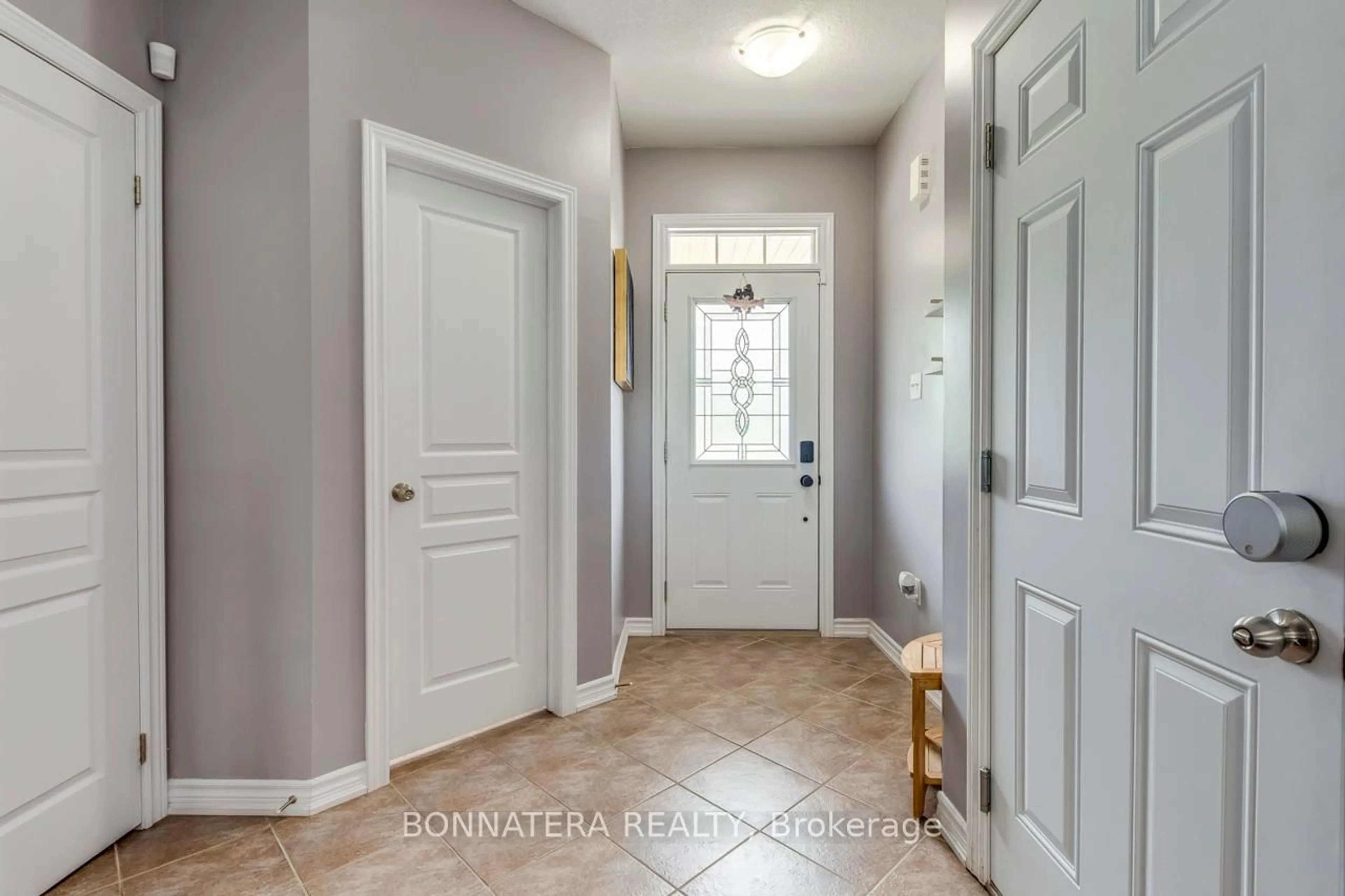 Indoor entryway for 654 Murray Meadows Pl, Milton Ontario L9T 8L9