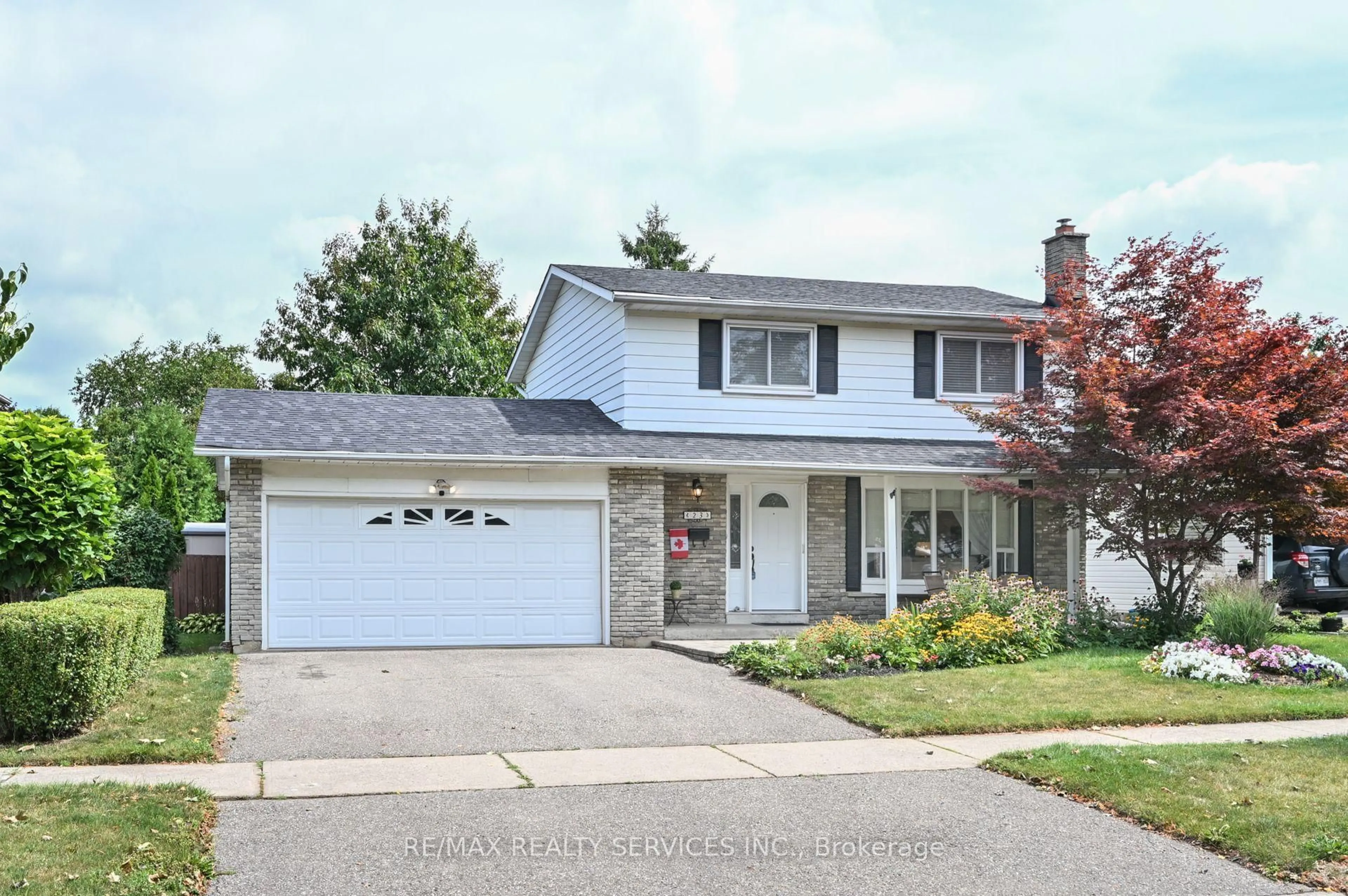 Home with vinyl exterior material, street for 23 Governor Grove Cres, Brampton Ontario L6Y 1A5