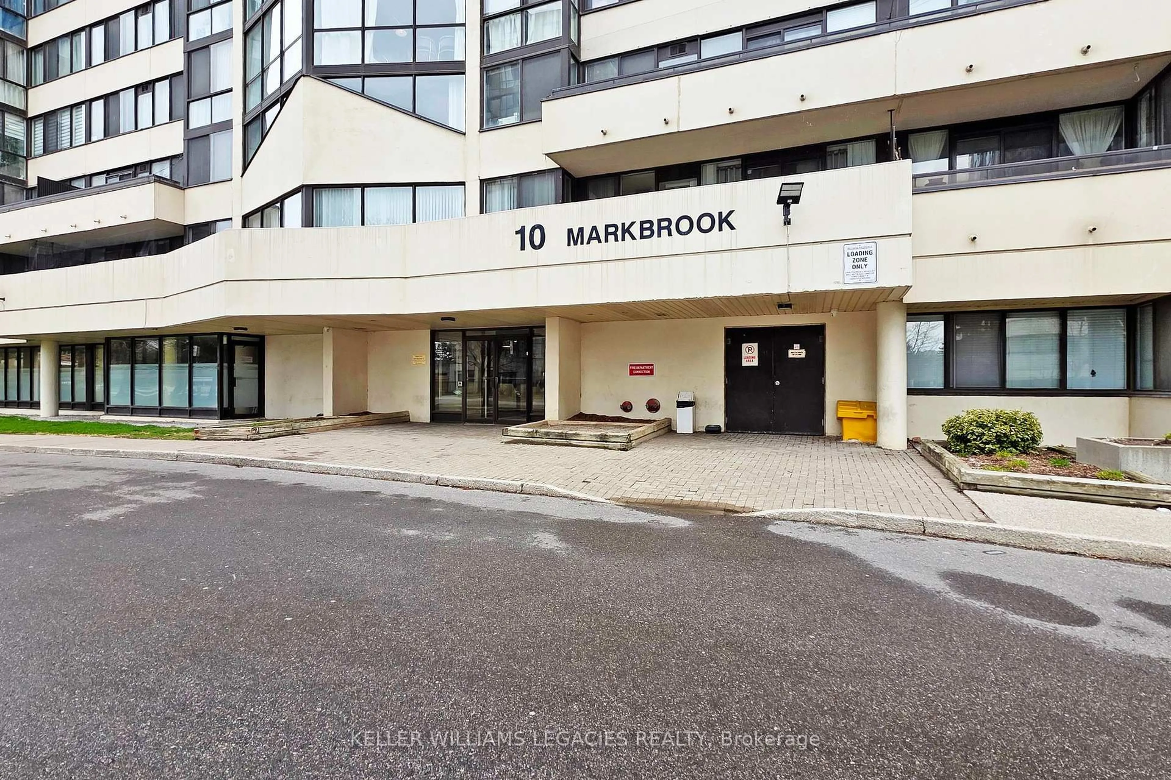 Indoor foyer for 10 Markbrook Lane #1603, Toronto Ontario M9V 5E3