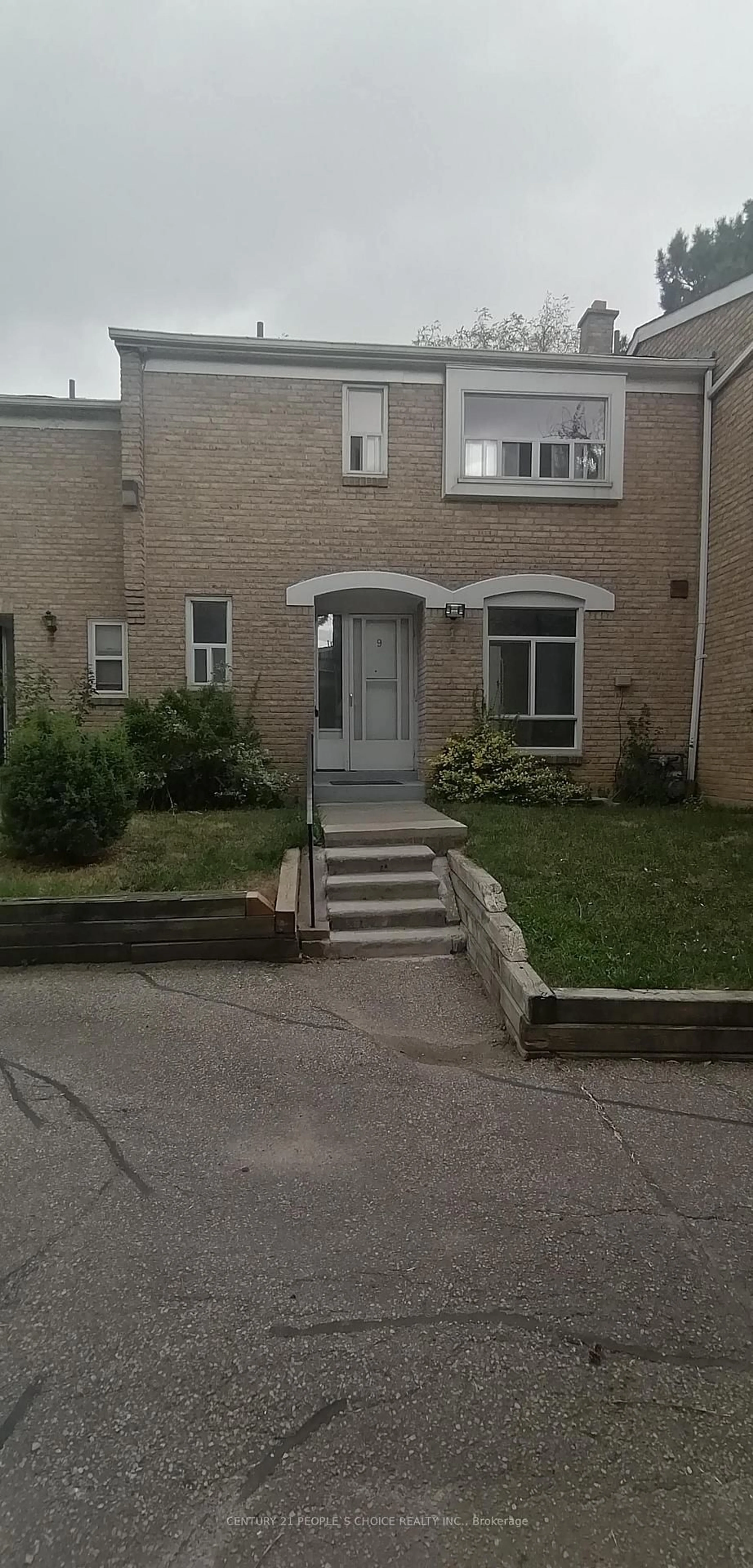 Unknown for 17 Gosford Blvd #9, Toronto Ontario M3N 2G7