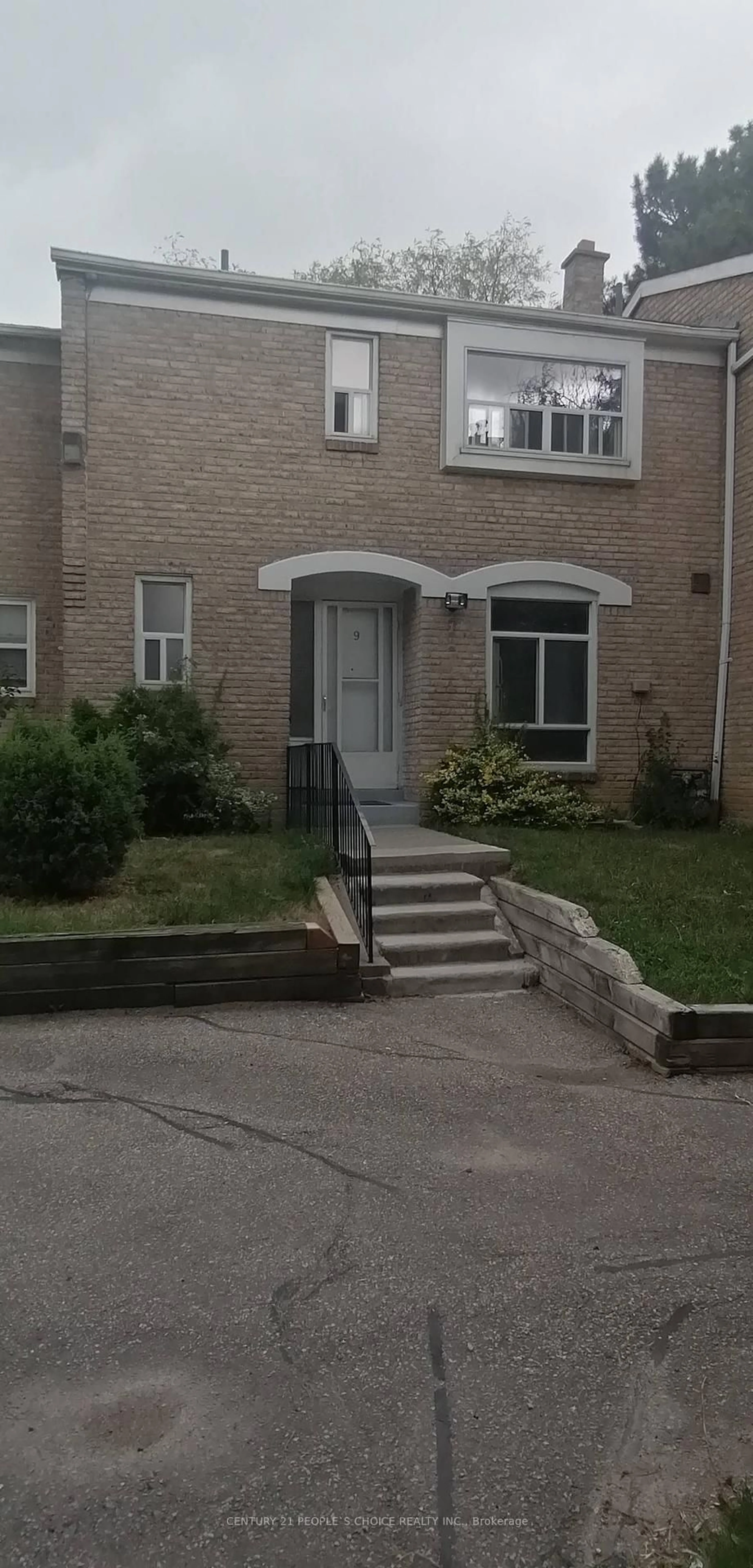 Unknown for 17 Gosford Blvd #9, Toronto Ontario M3N 2G7