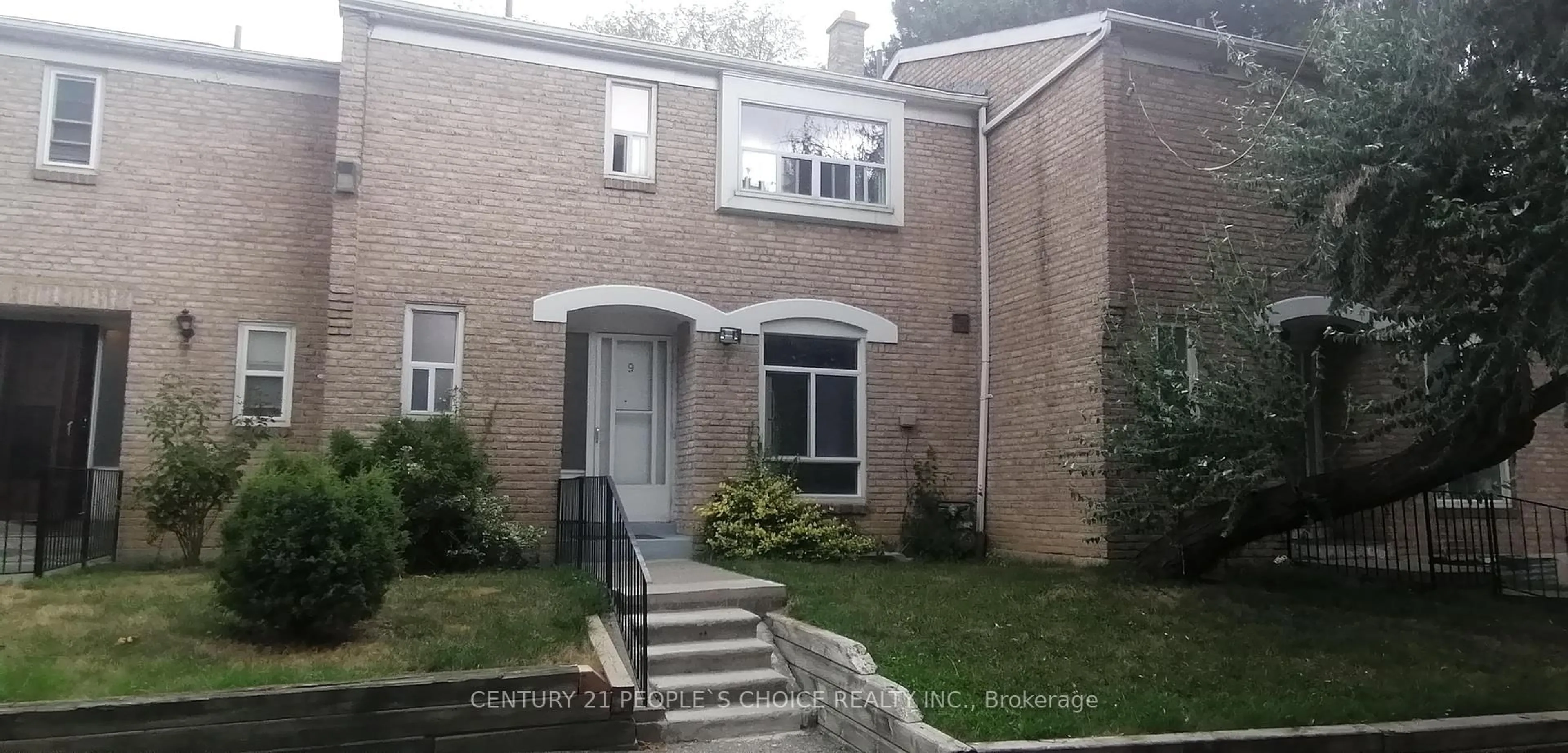 Home with brick exterior material, street for 17 Gosford Blvd #9, Toronto Ontario M3N 2G7