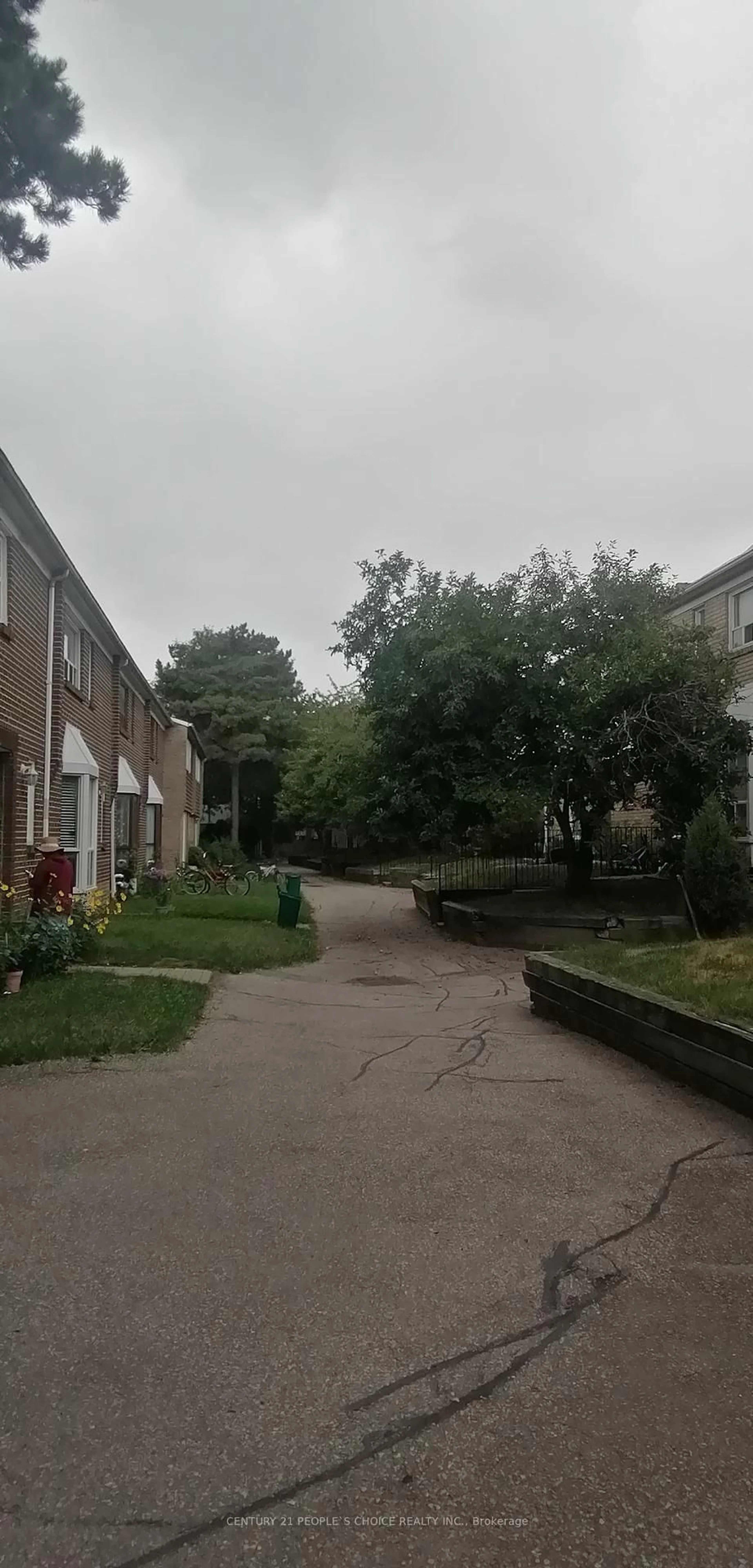 Unknown for 17 Gosford Blvd #9, Toronto Ontario M3N 2G7