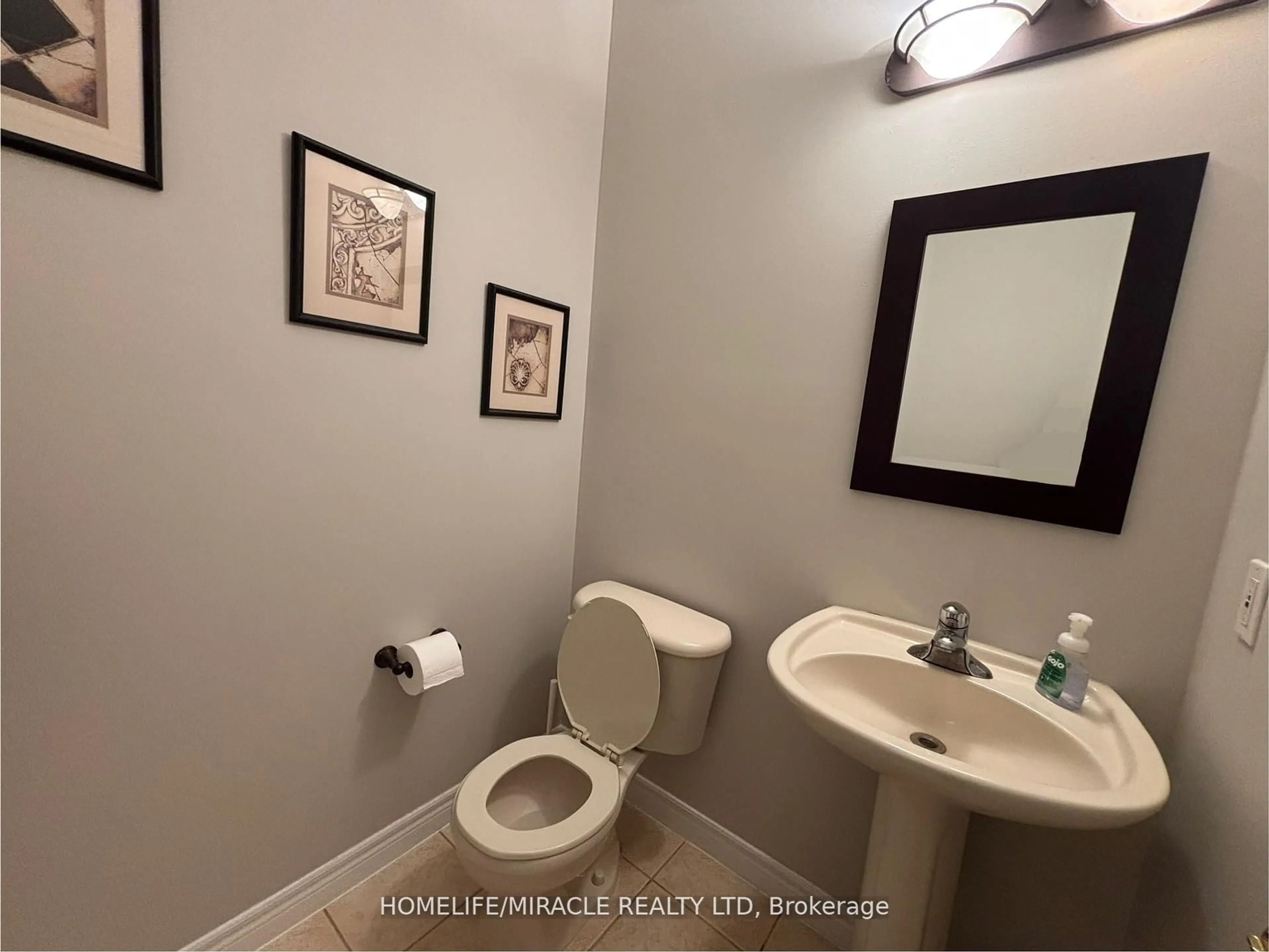 Standard bathroom, unknown for 7385 Magistrate Terr #17, Mississauga Ontario L5W 1W8