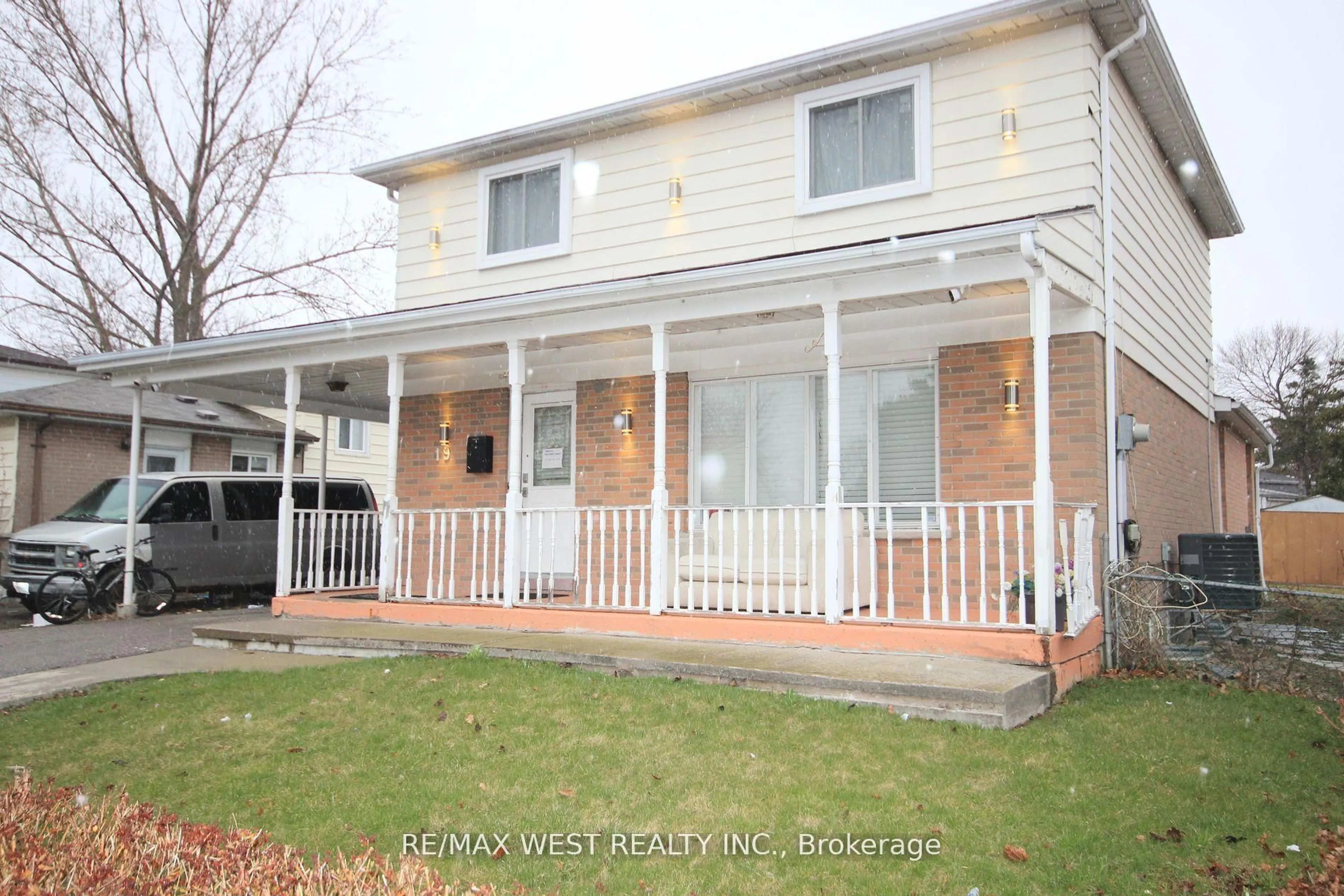 Home with vinyl exterior material, street for 19 Lynmont Rd, Toronto Ontario M9V 3W7