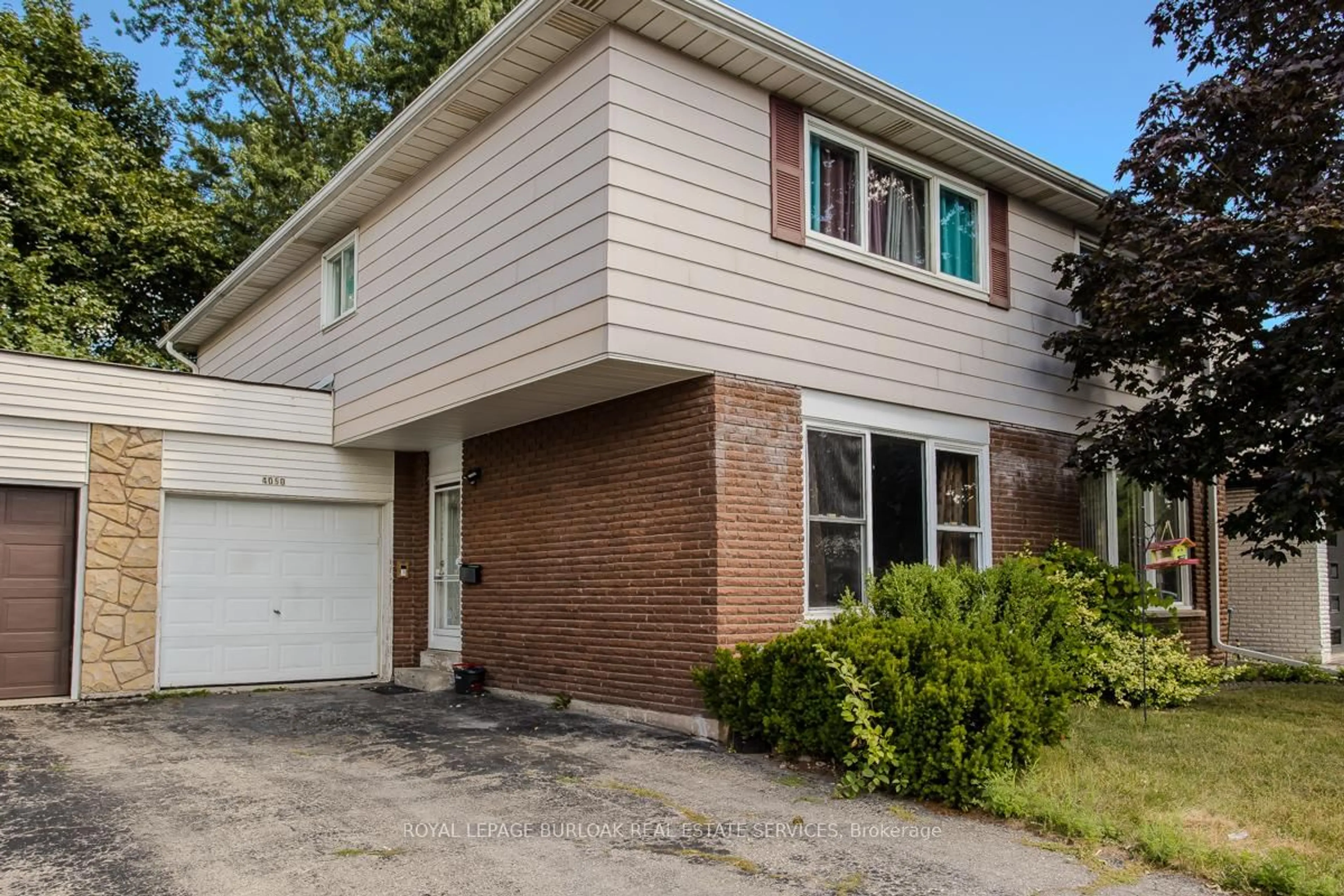 Home with brick exterior material, street for 4050 Longmoor Dr, Burlington Ontario L7L 1X2