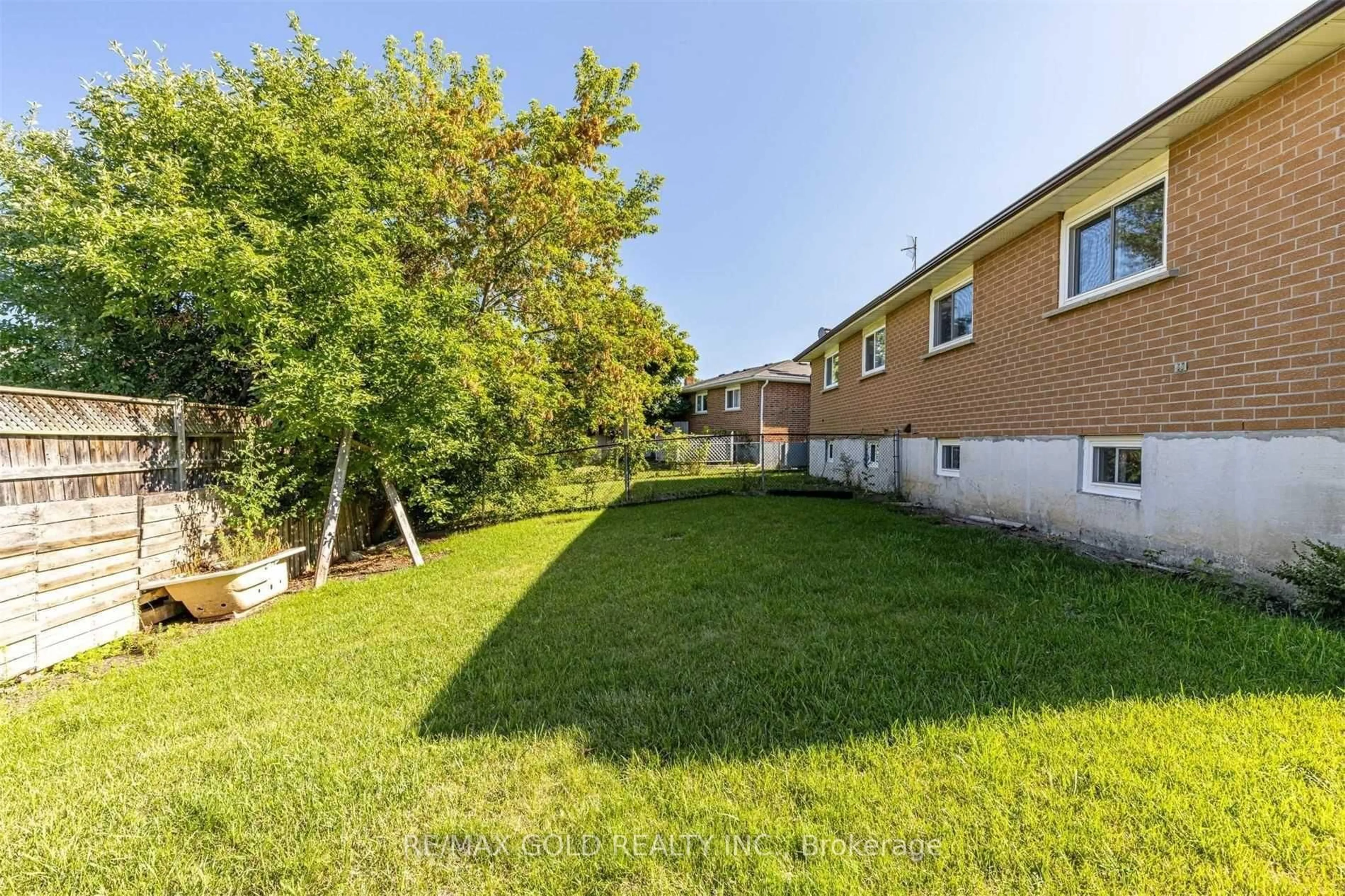Patio, unknown for 7 Montjoy Cres, Brampton Ontario L6S 3E5