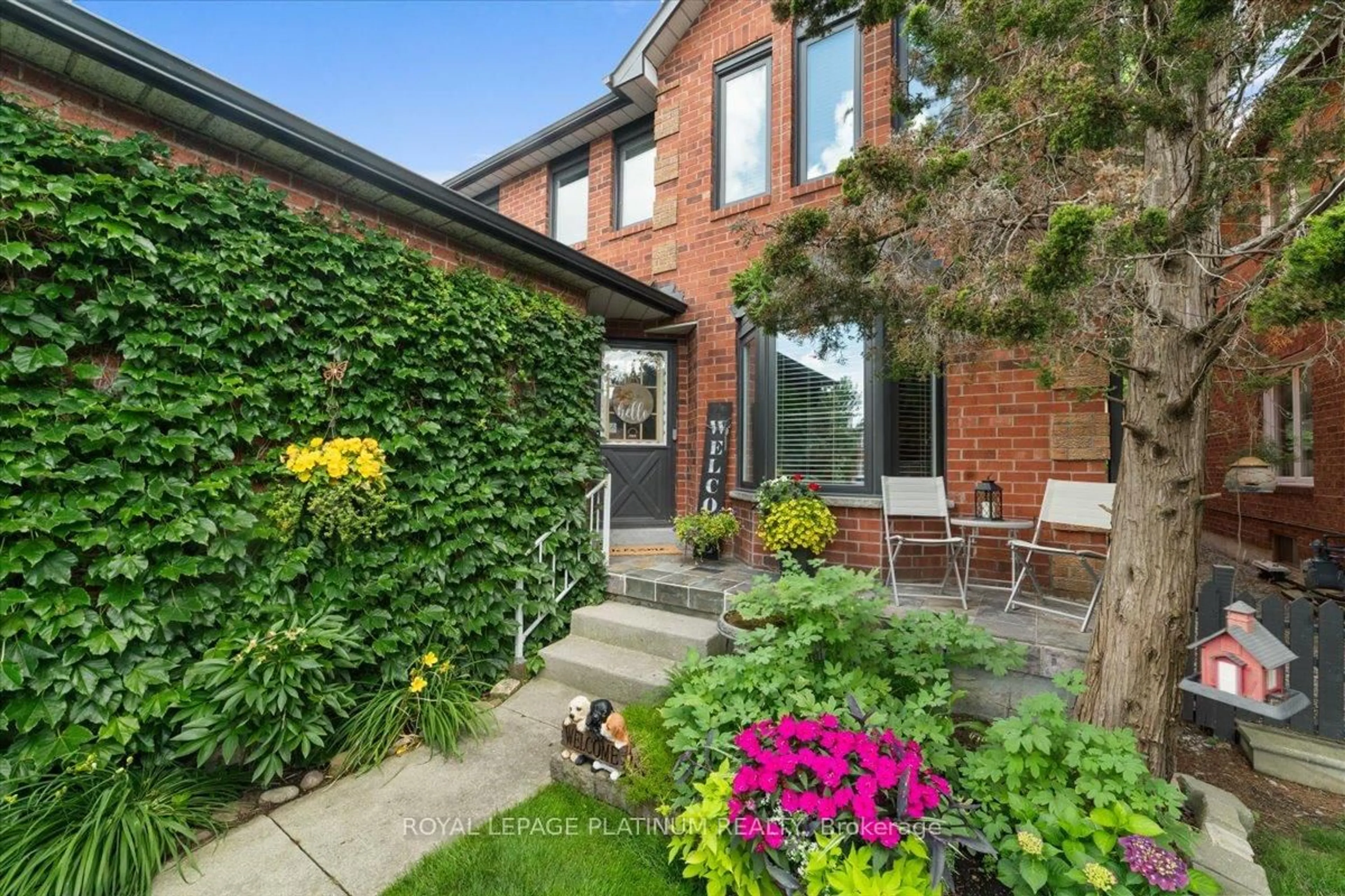 Home with brick exterior material, street for 77 Lord Simcoe Dr, Brampton Ontario L6S 5H1