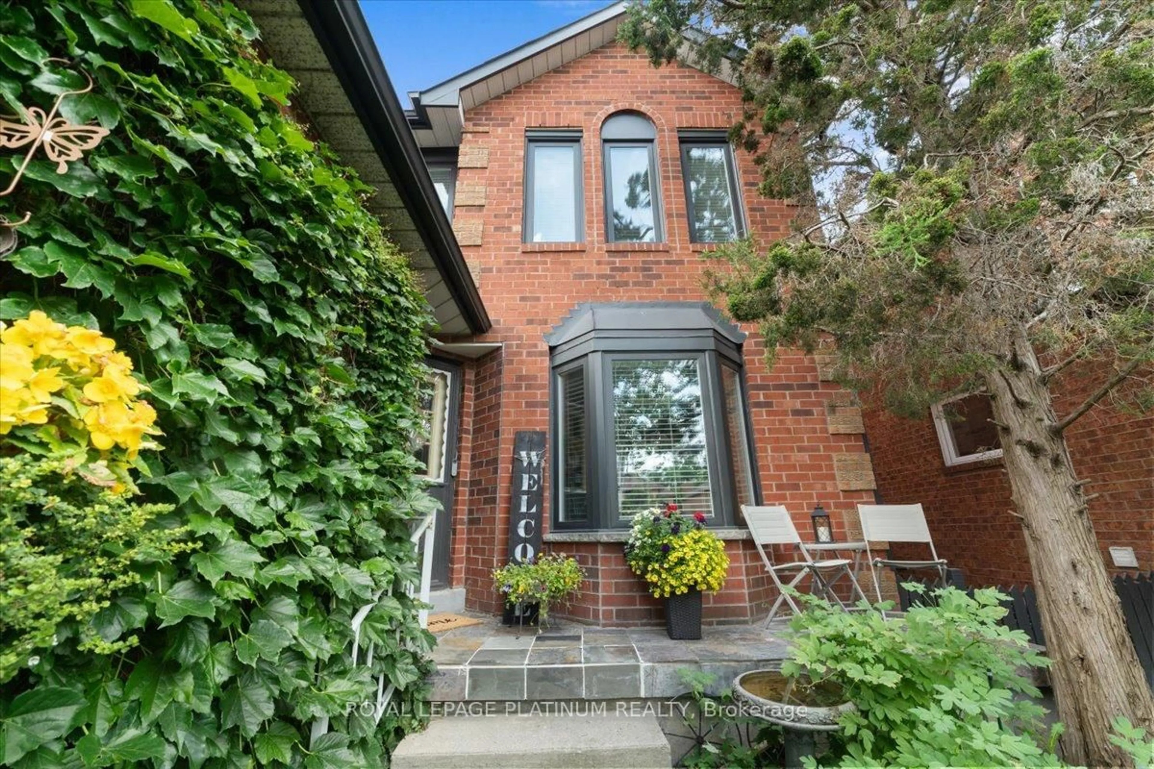 Home with brick exterior material, street for 77 Lord Simcoe Dr, Brampton Ontario L6S 5H1