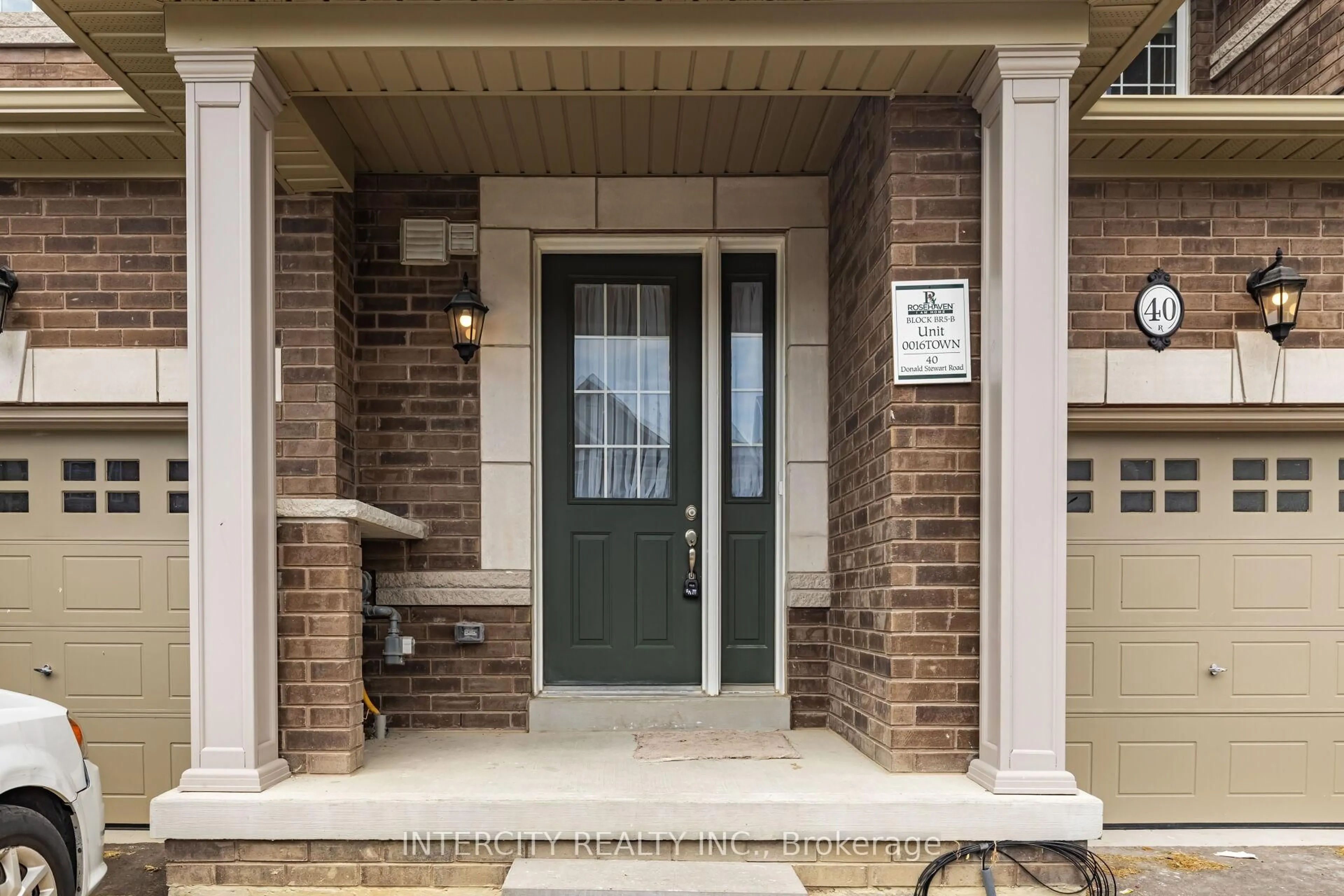 Indoor entryway for 40 Donald Stewart Rd, Brampton Ontario L7A 5J8