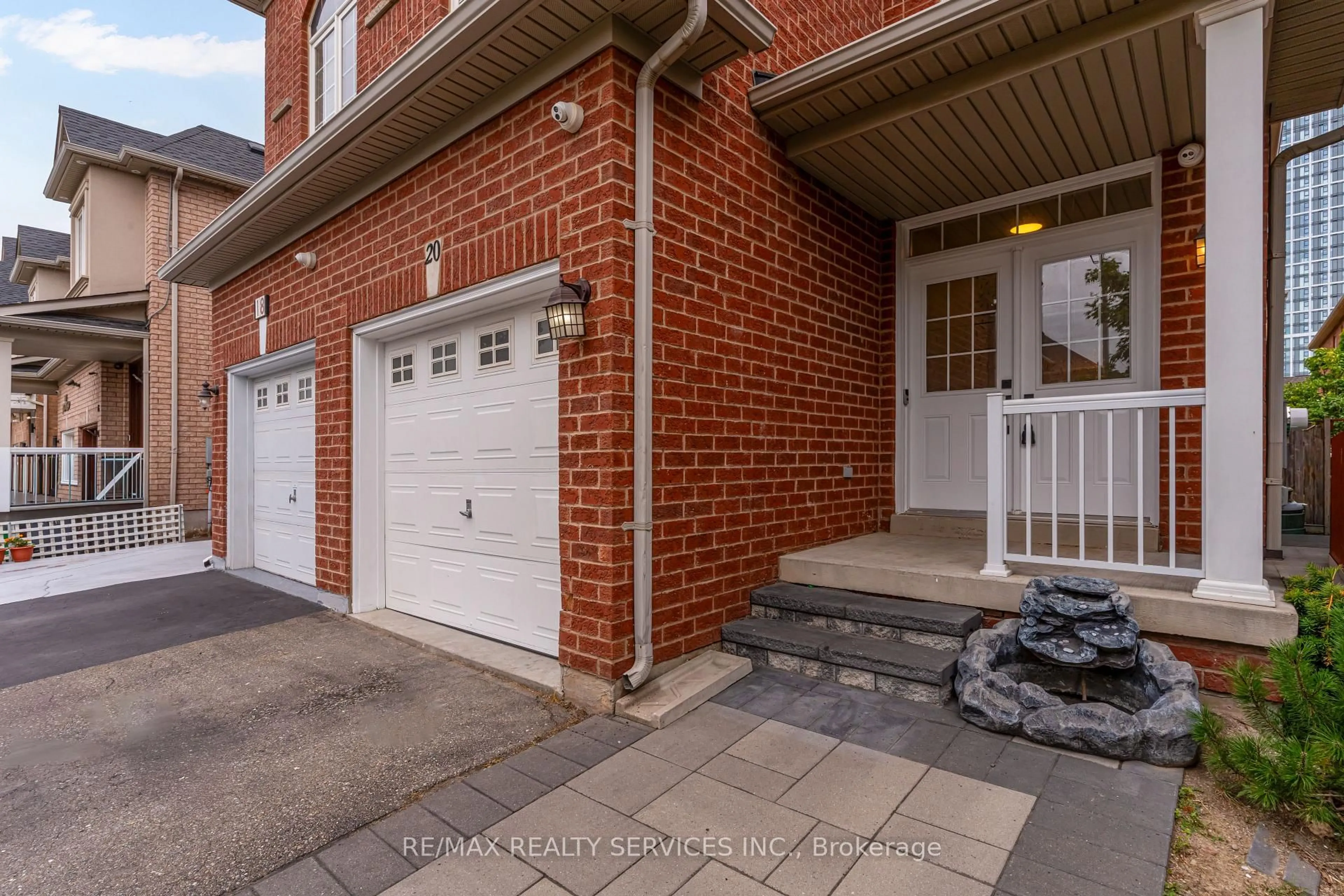 Unknown for 20 Portrush Tr, Brampton Ontario L6X 0R3