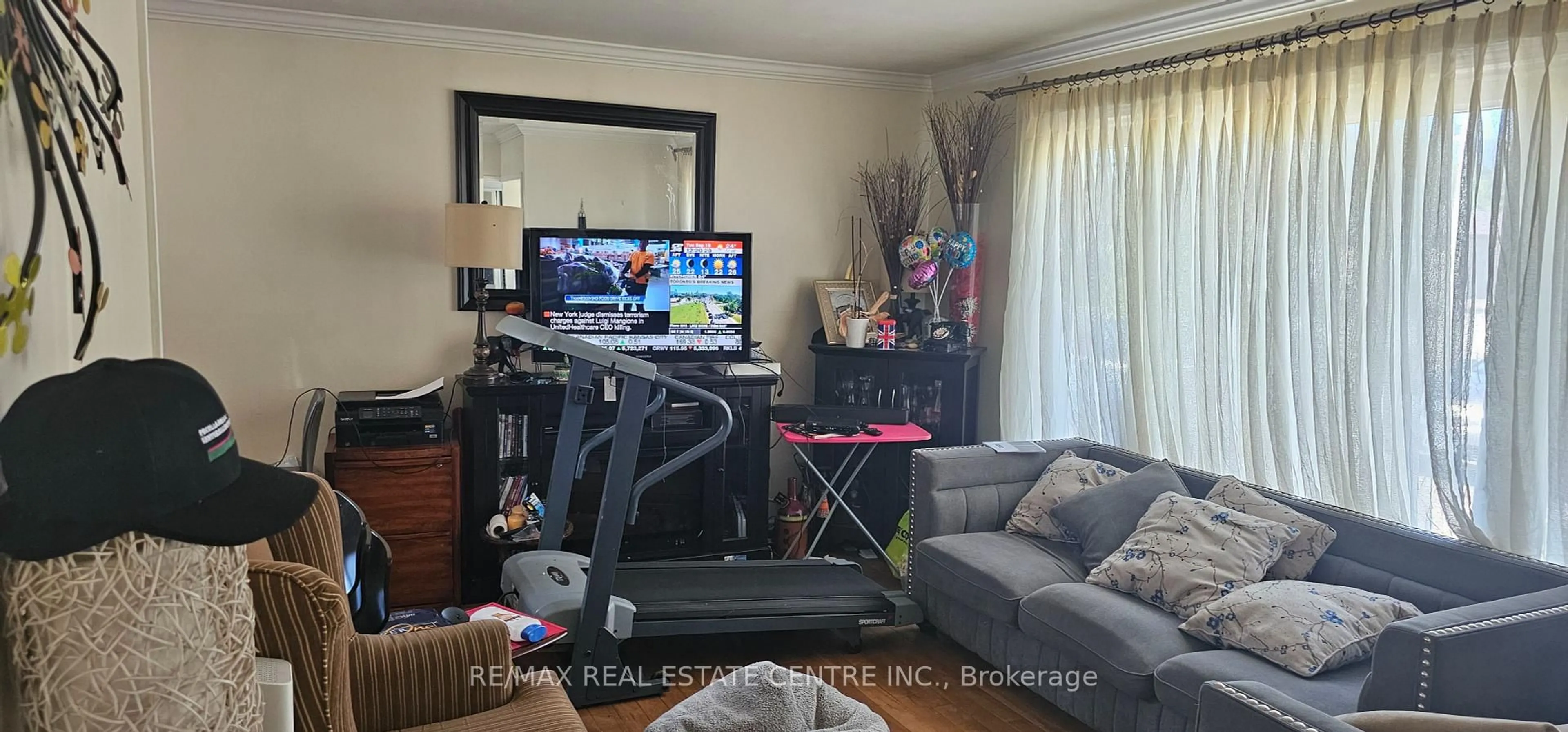 A pic of a room for 132 Brentwood Dr, Brampton Ontario L6T 1R2
