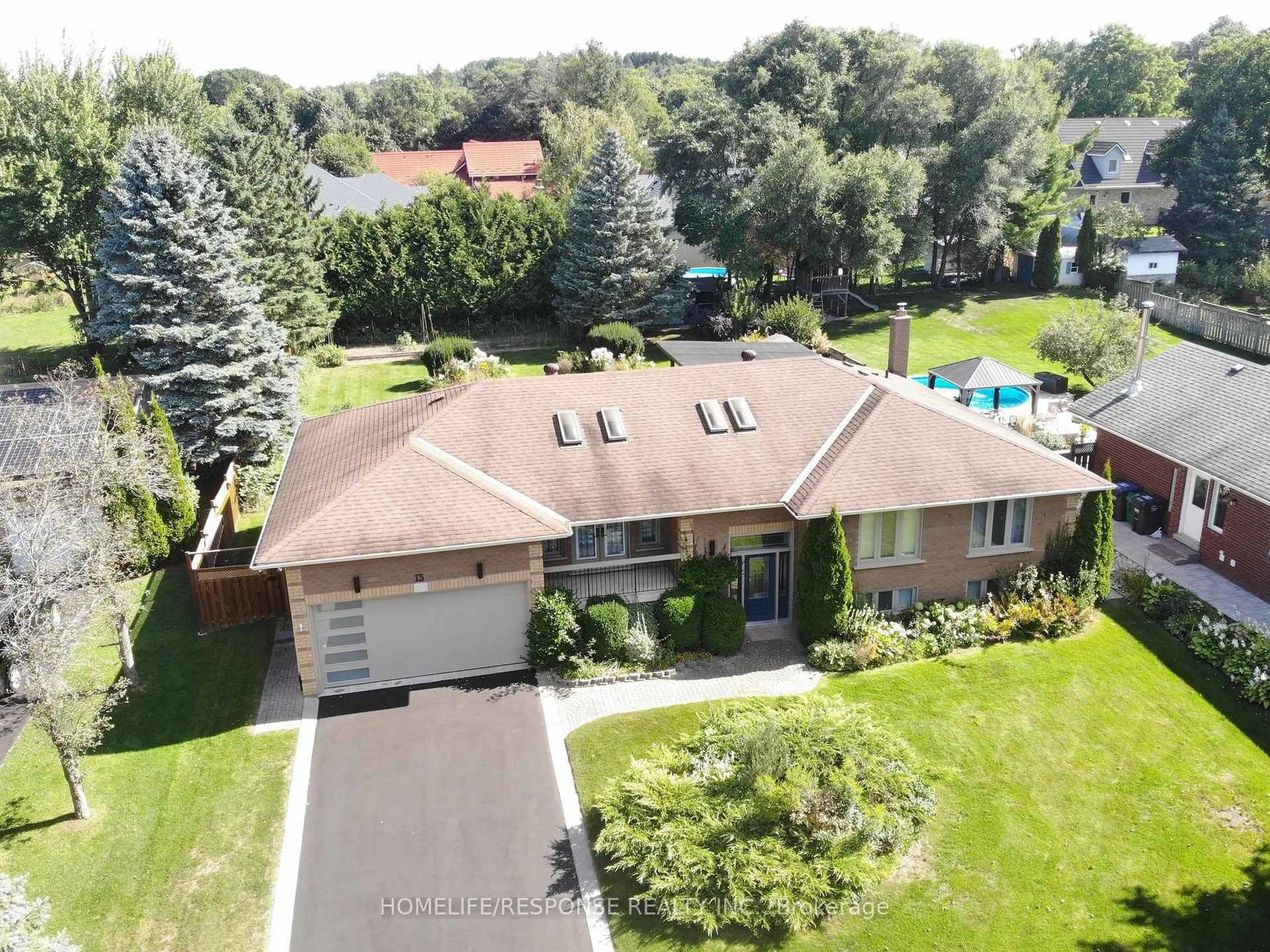 A pic from outside/outdoor area/front of a property/back of a property/a pic from drone, street for 13 DOLAN Dr, Caledon Ontario L7E 0E1