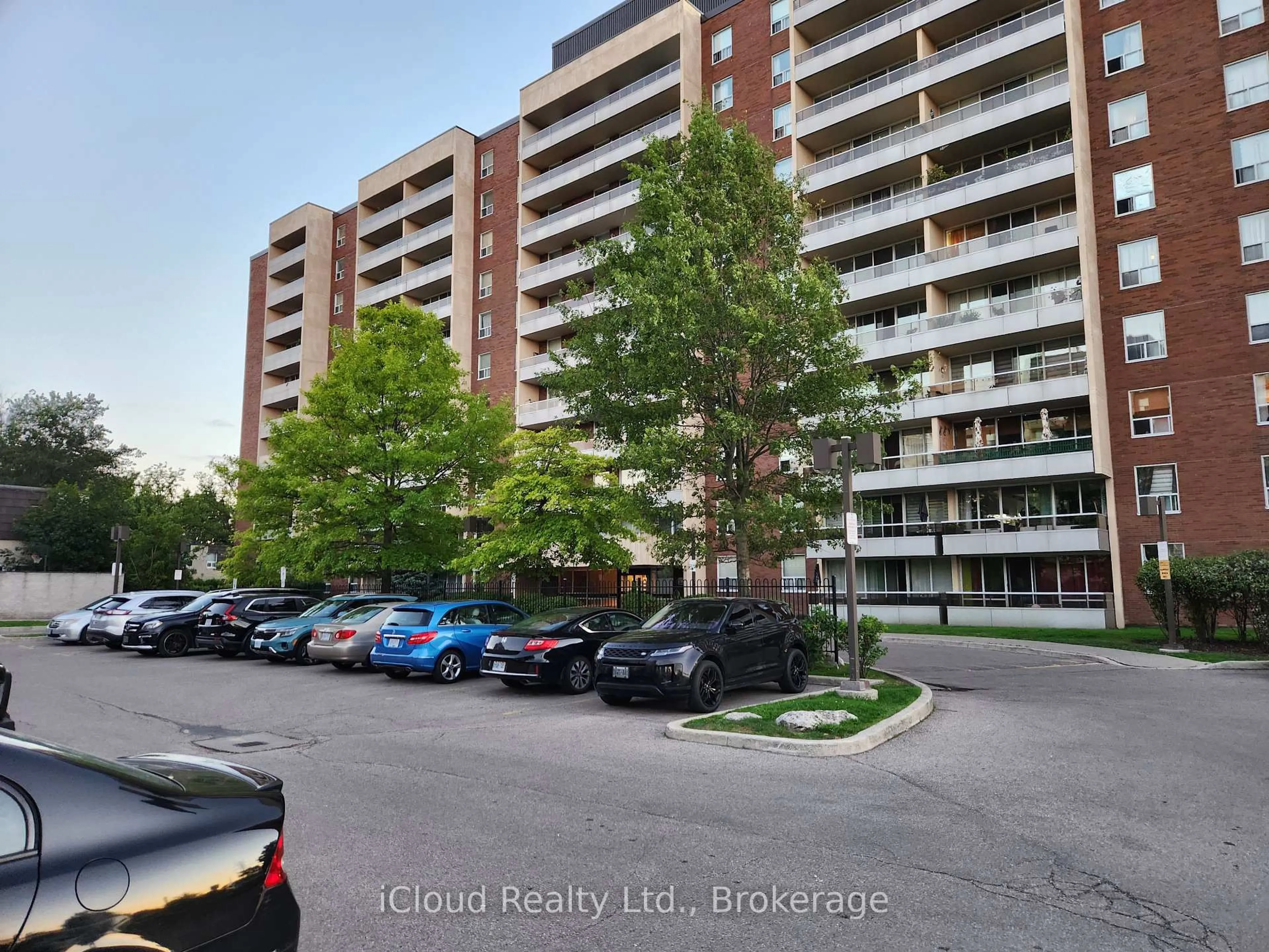 A pic from outside/outdoor area/front of a property/back of a property/a pic from drone, street for 25 Four Winds Dr #609, Toronto Ontario M3J 1K8