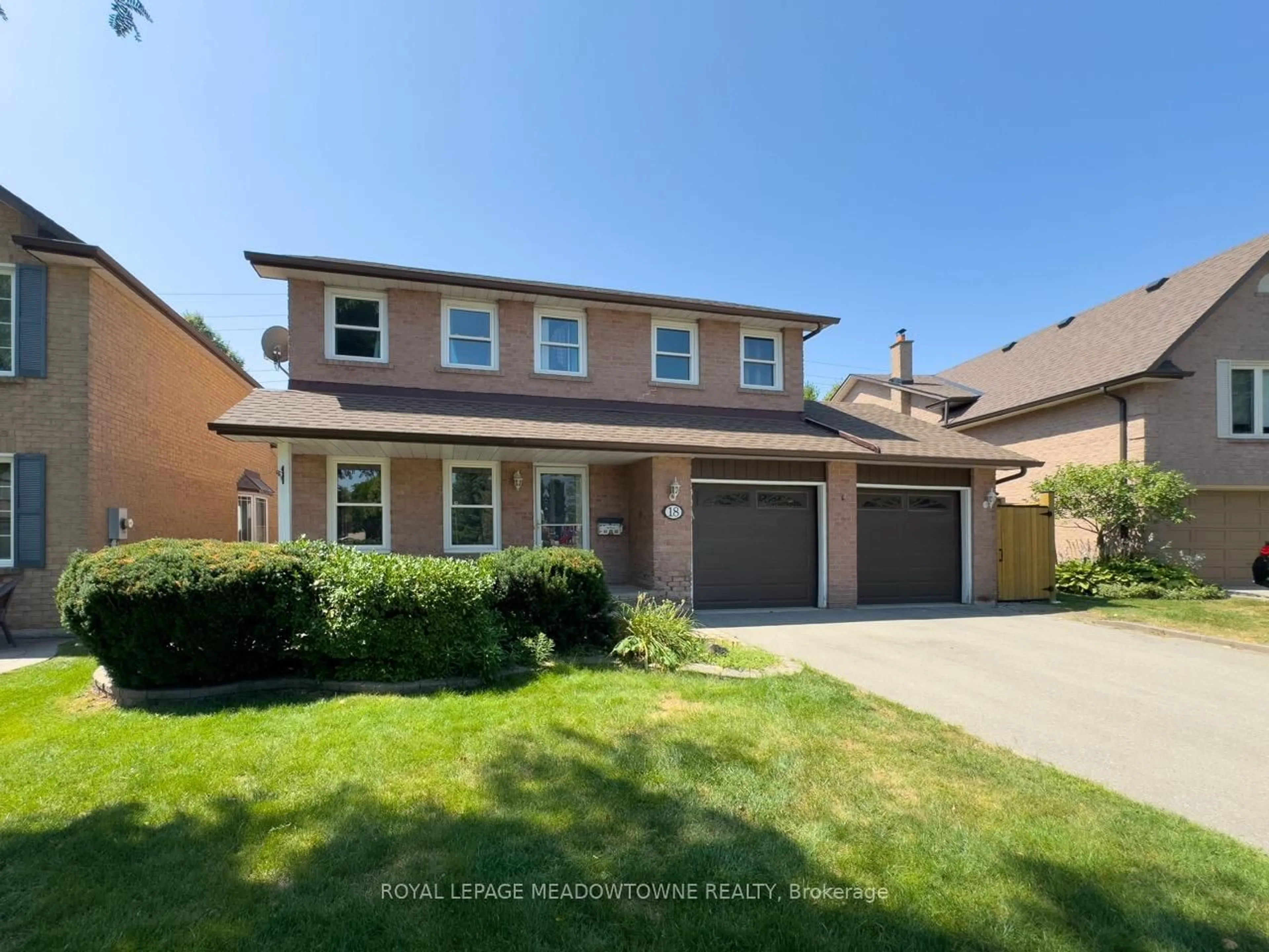 Home with brick exterior material, street for 18 Cotswold Crt, Halton Hills Ontario L7G 5E5