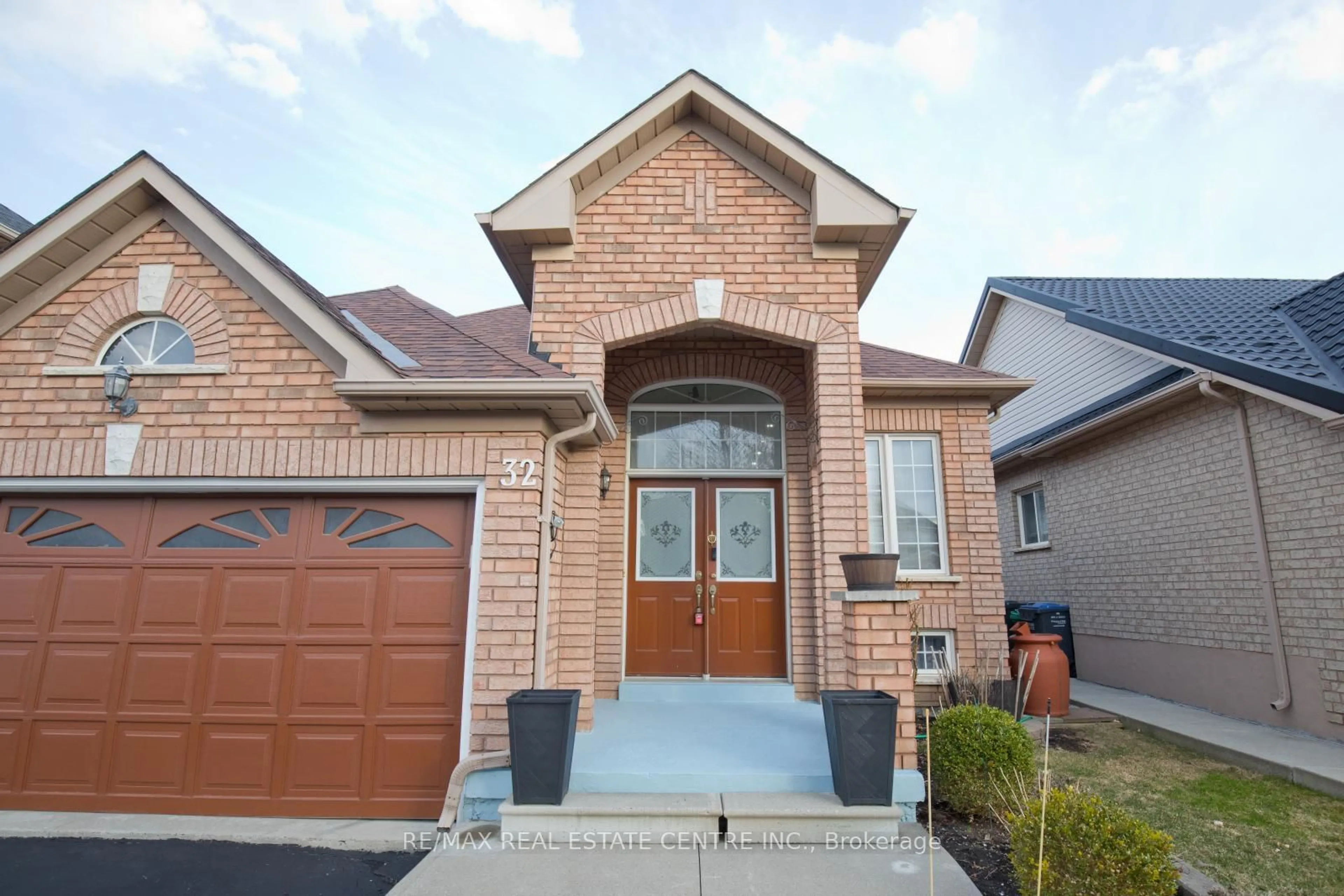 Home with brick exterior material, street for 32 Pappain Cres, Brampton Ontario L7A 3J8