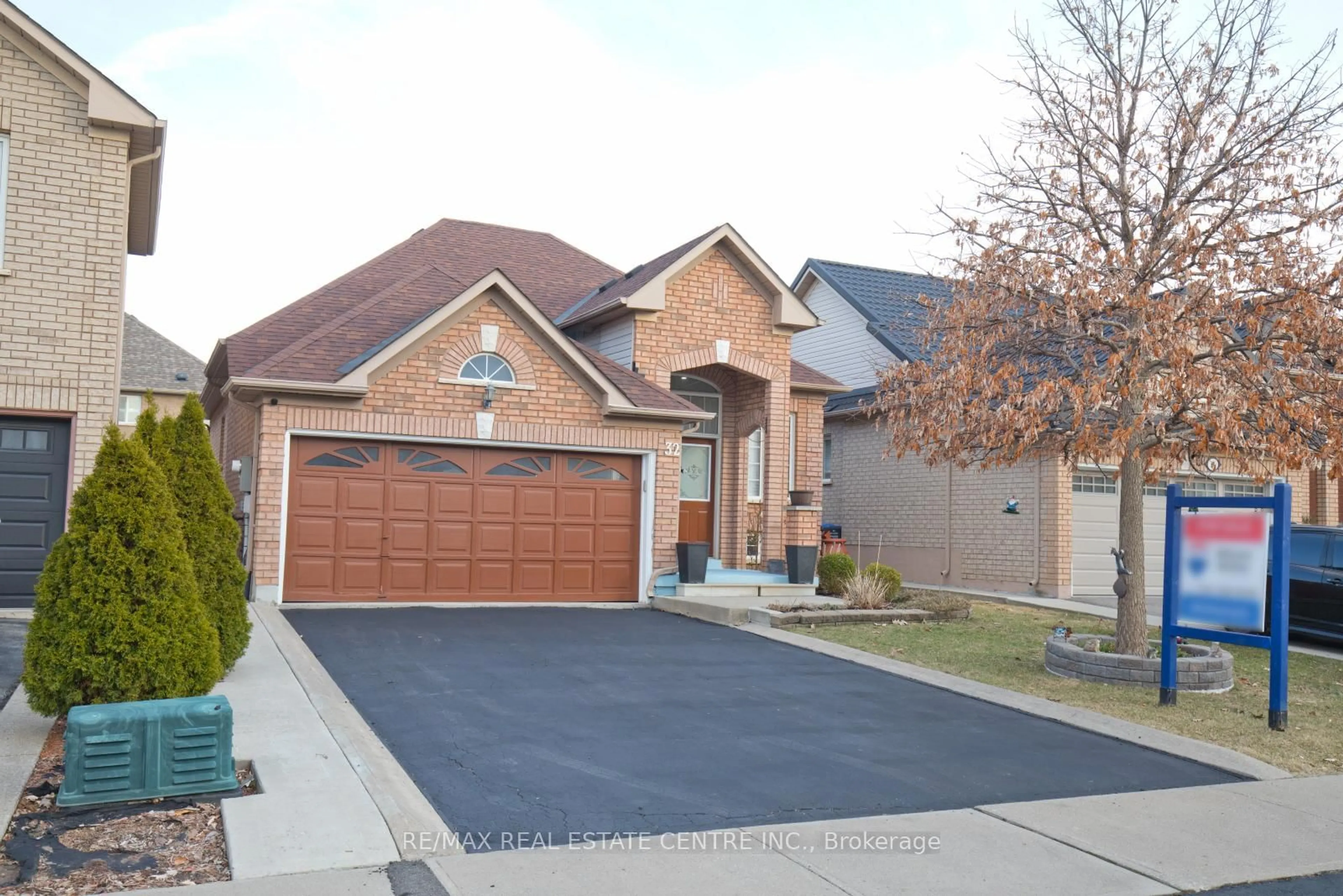 Home with brick exterior material, street for 32 Pappain Cres, Brampton Ontario L7A 3J8