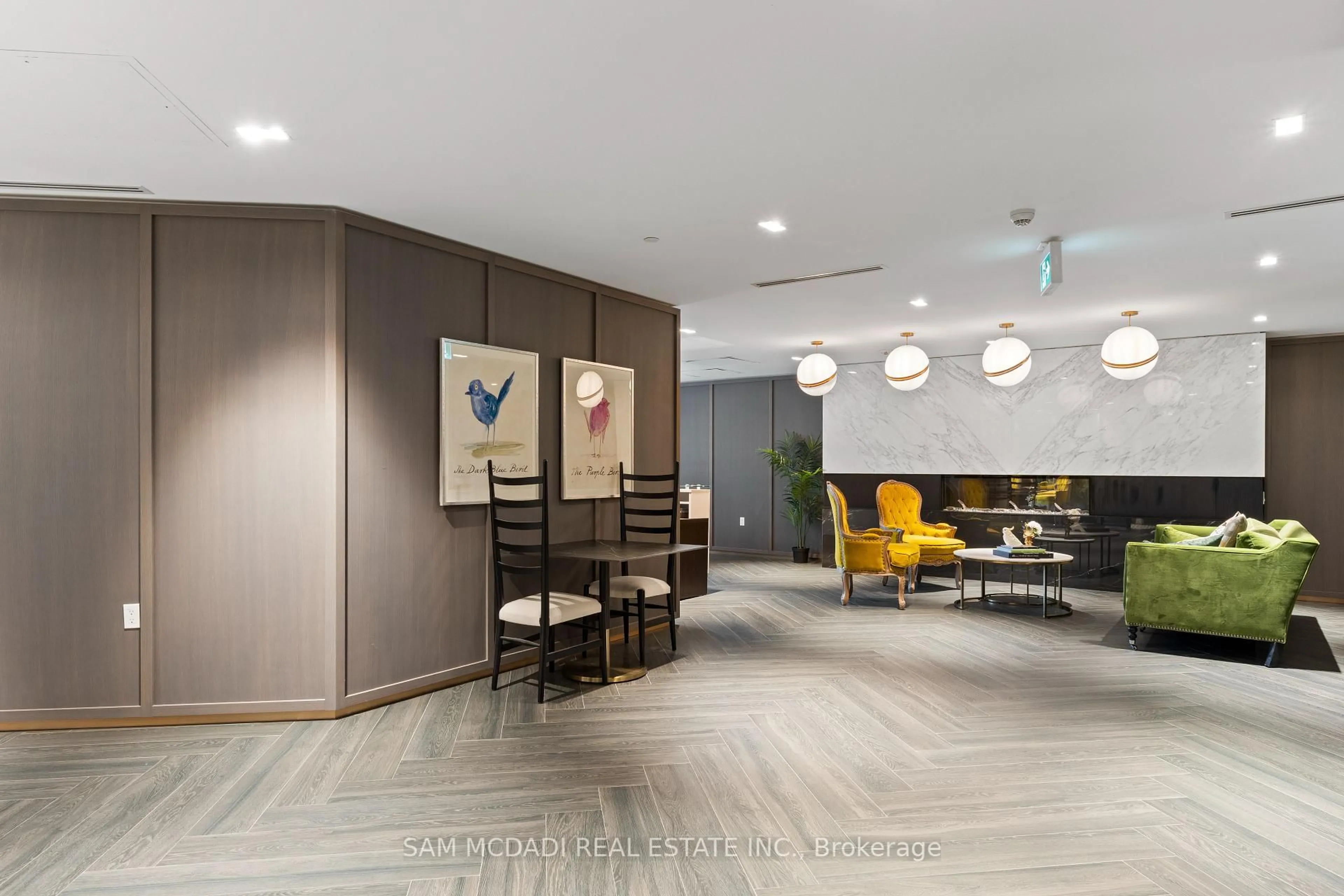 Lobby for 395 Dundas St #819, Oakville Ontario L6M 4L9