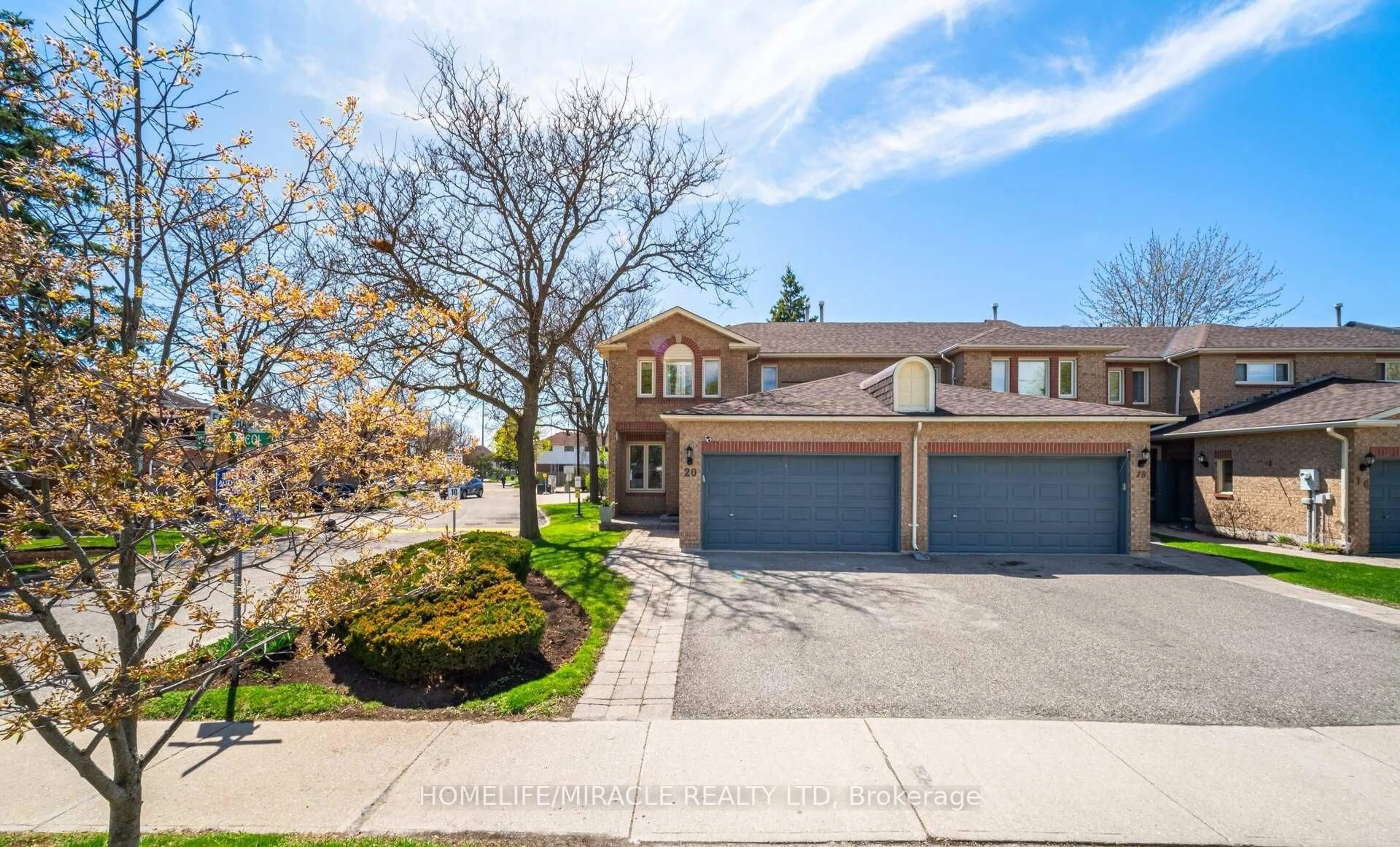 A pic from outside/outdoor area/front of a property/back of a property/a pic from drone, street for 20 Wayne Nicol Dr, Brampton Ontario L6X 4H8
