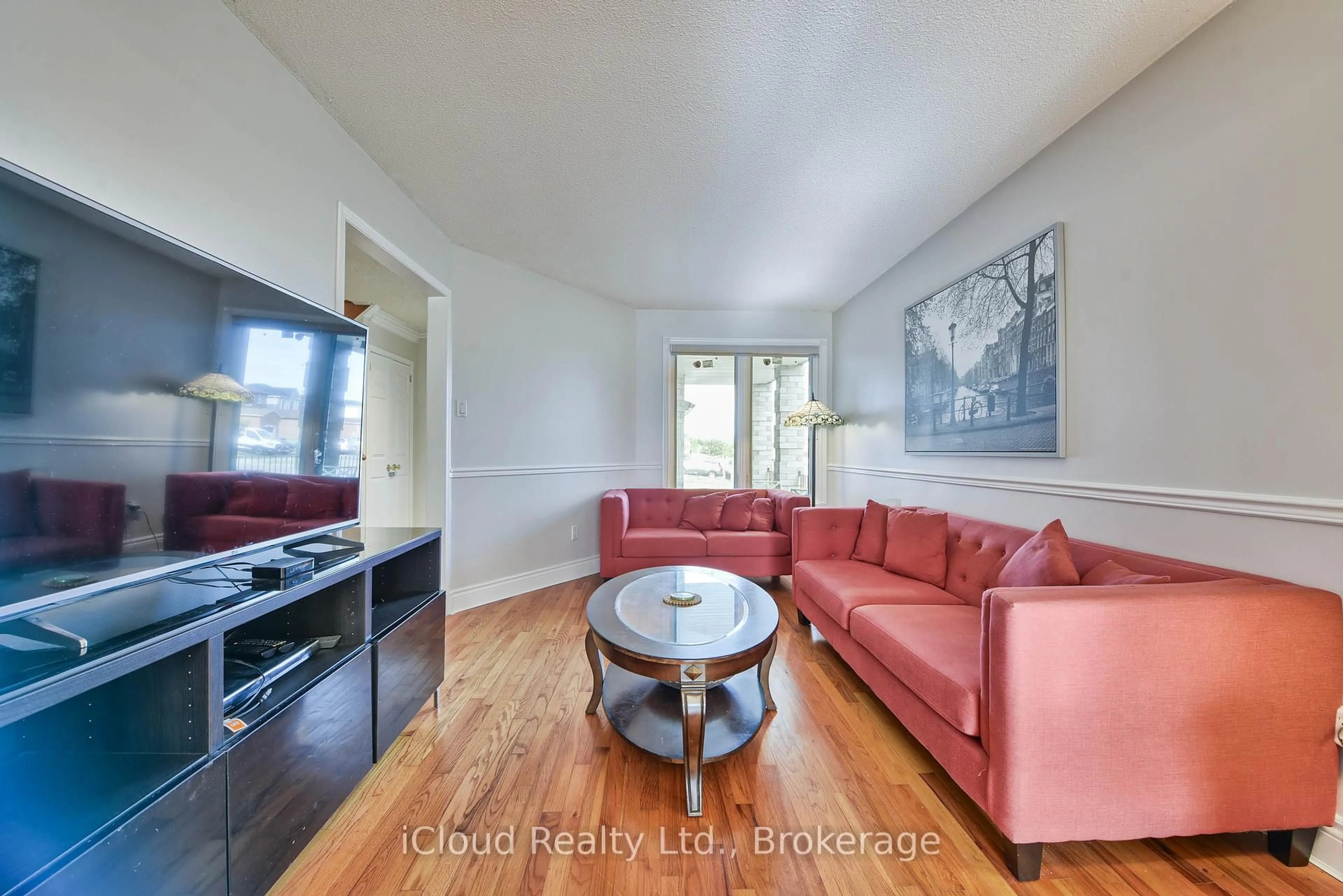 Living room with furniture, unknown for 14 Timberlane Dr, Brampton Ontario L6Y 3Y3