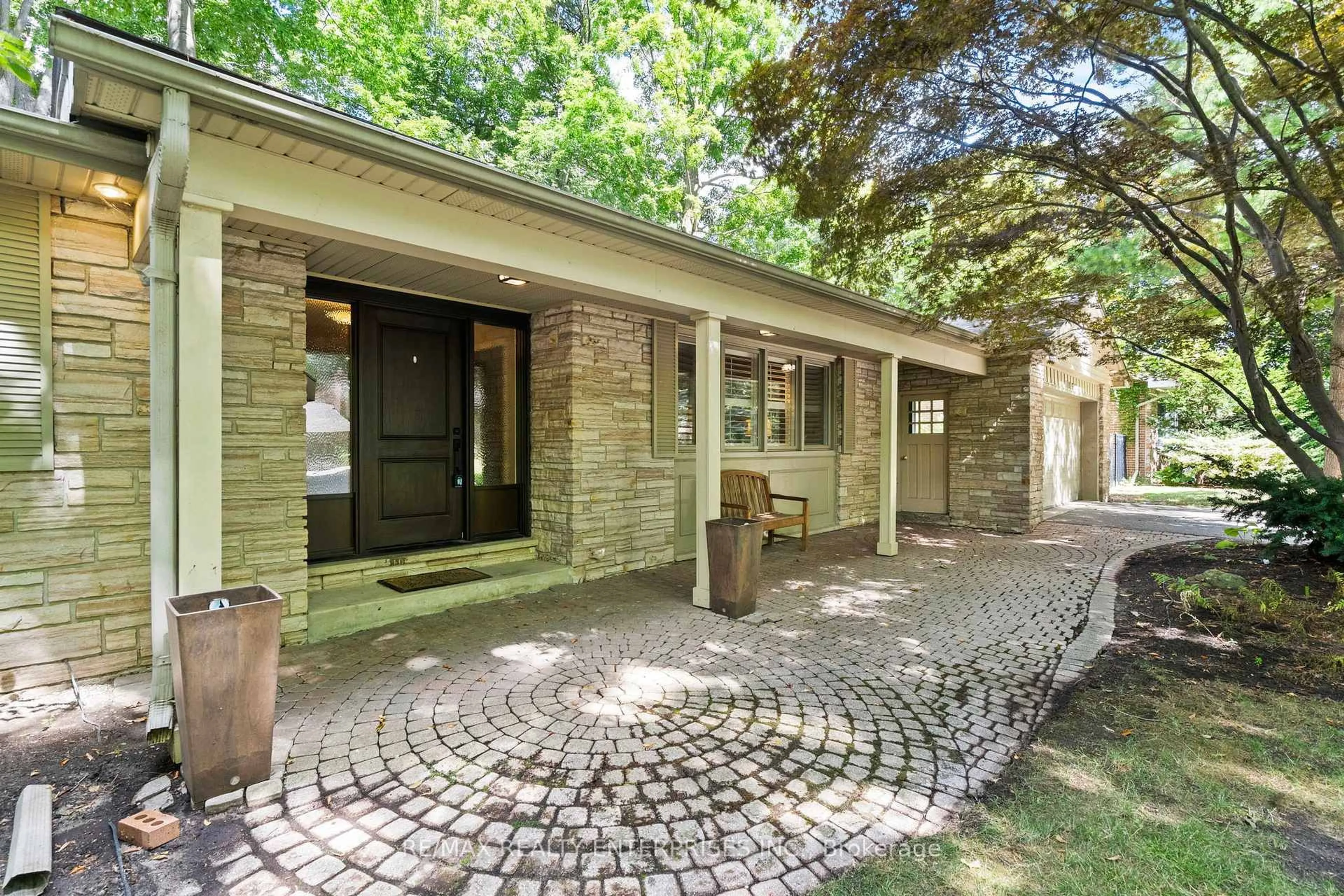 Unknown for 1867 Will Scarlett Dr, Mississauga Ontario L5K 1J6
