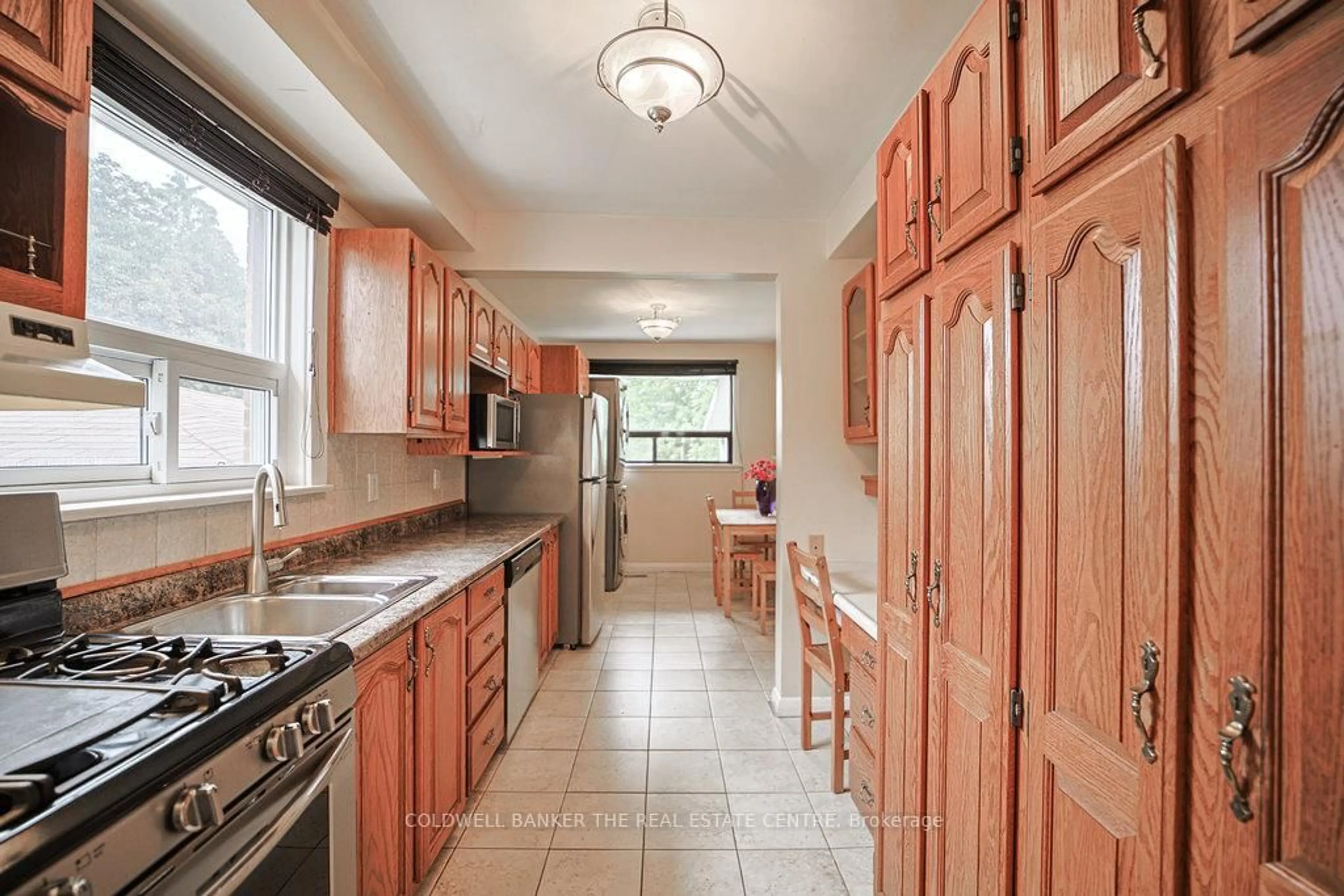 Standard kitchen, ceramic/tile floor for 34 Crestview Ave, Brampton Ontario L6W 2R6