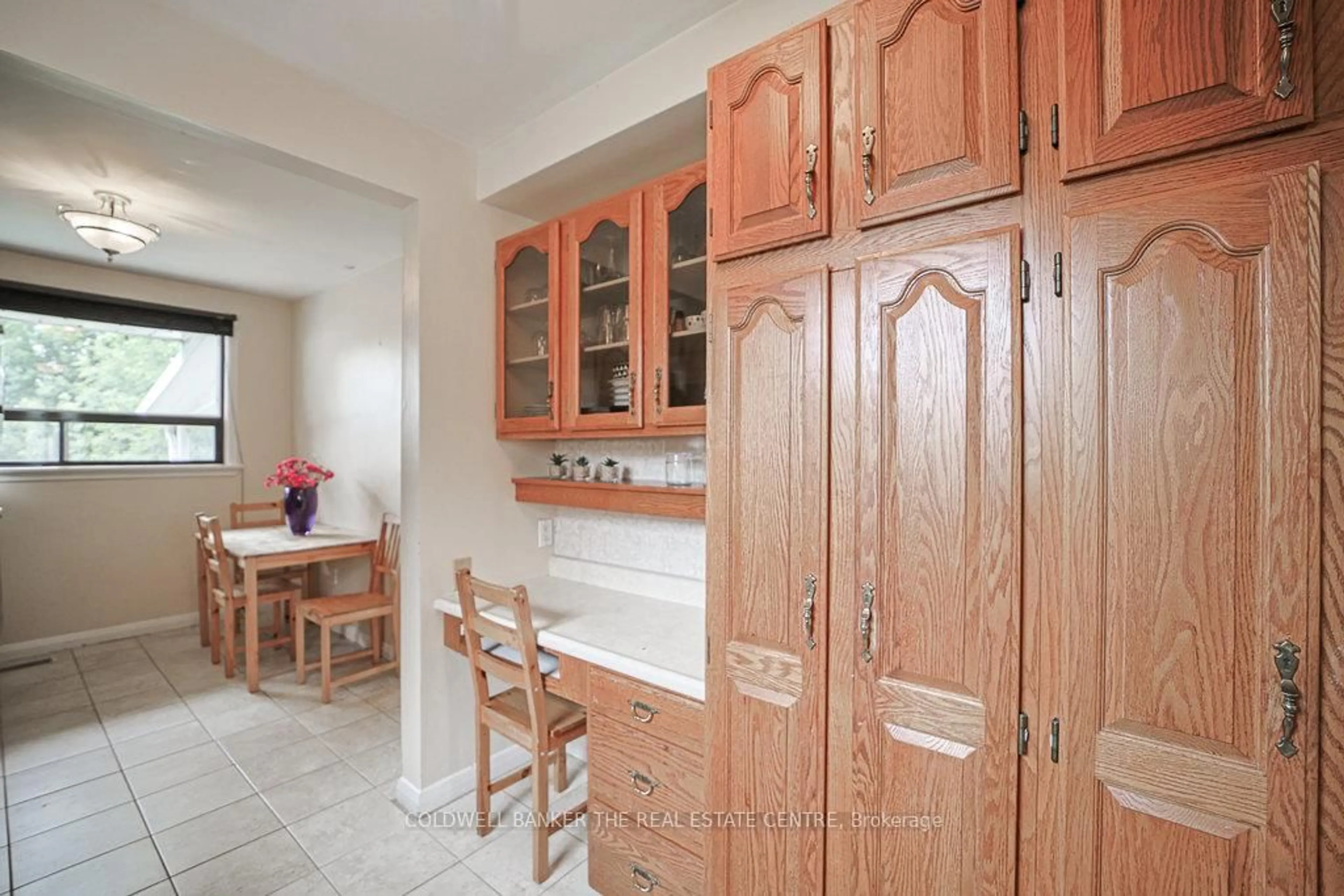 Standard kitchen, ceramic/tile floor for 34 Crestview Ave, Brampton Ontario L6W 2R6