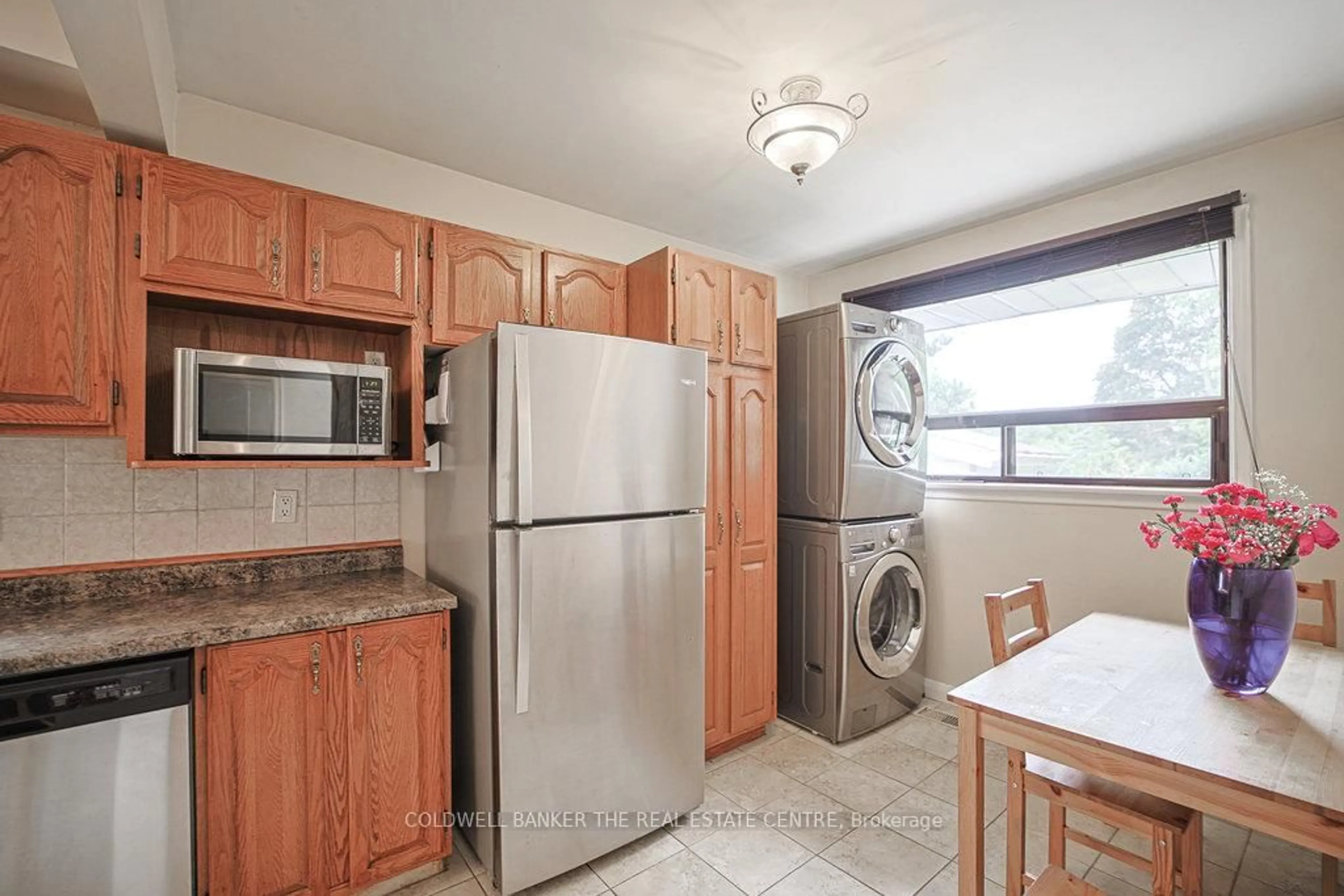 Standard kitchen, unknown for 34 Crestview Ave, Brampton Ontario L6W 2R6