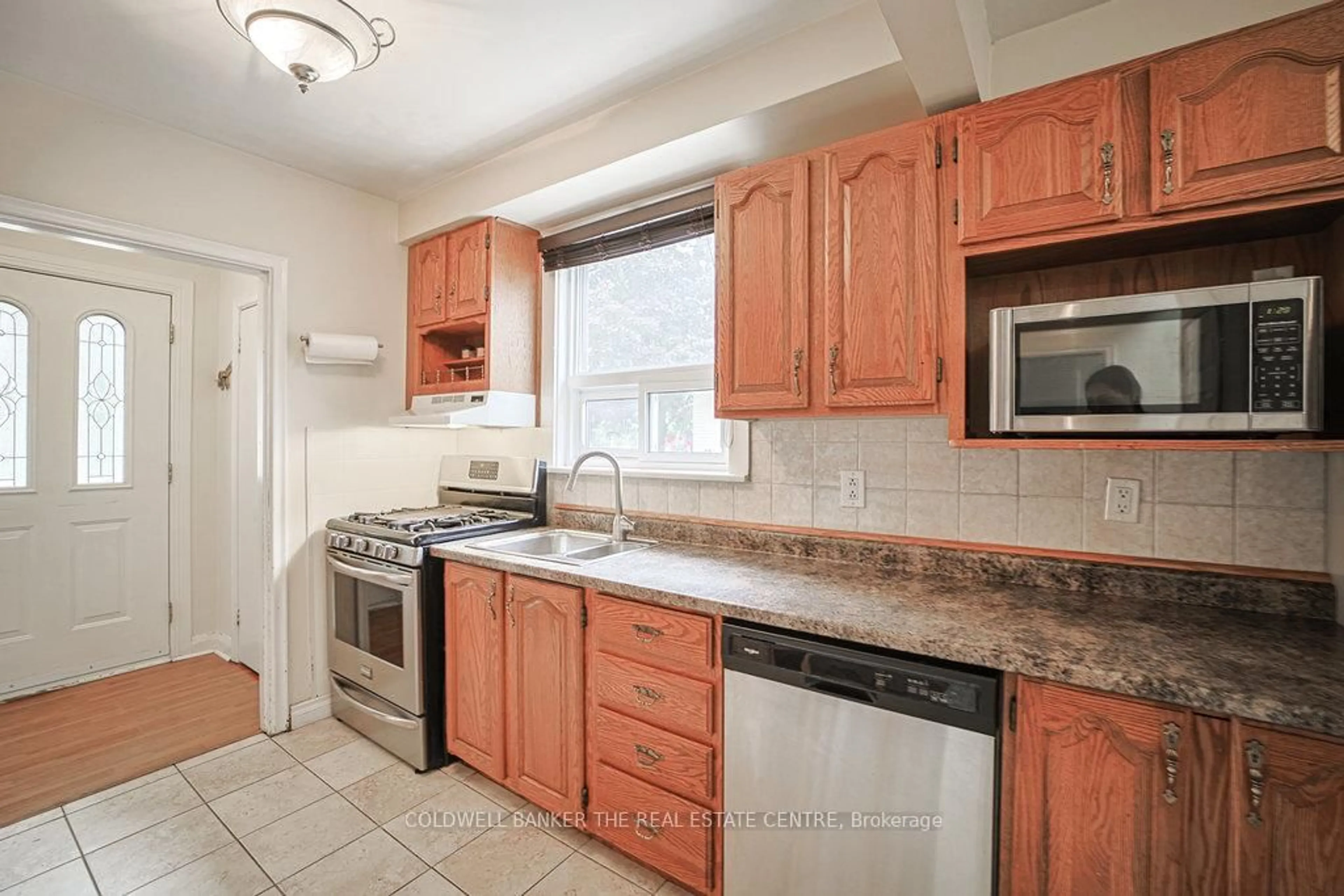 Standard kitchen, ceramic/tile floor for 34 Crestview Ave, Brampton Ontario L6W 2R6