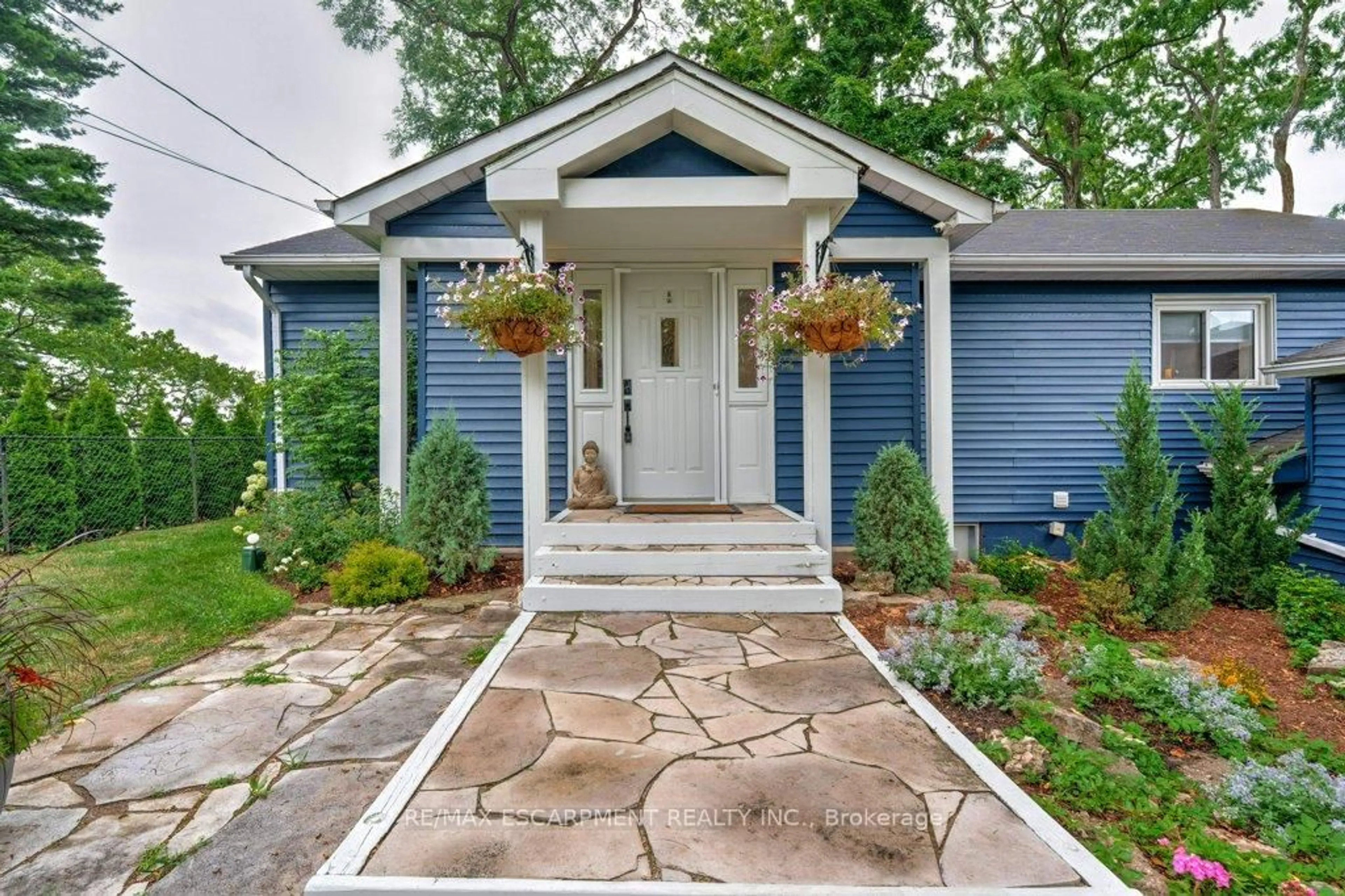 Unknown for 636 WEST OVAL Dr, Burlington Ontario L7T 1B9