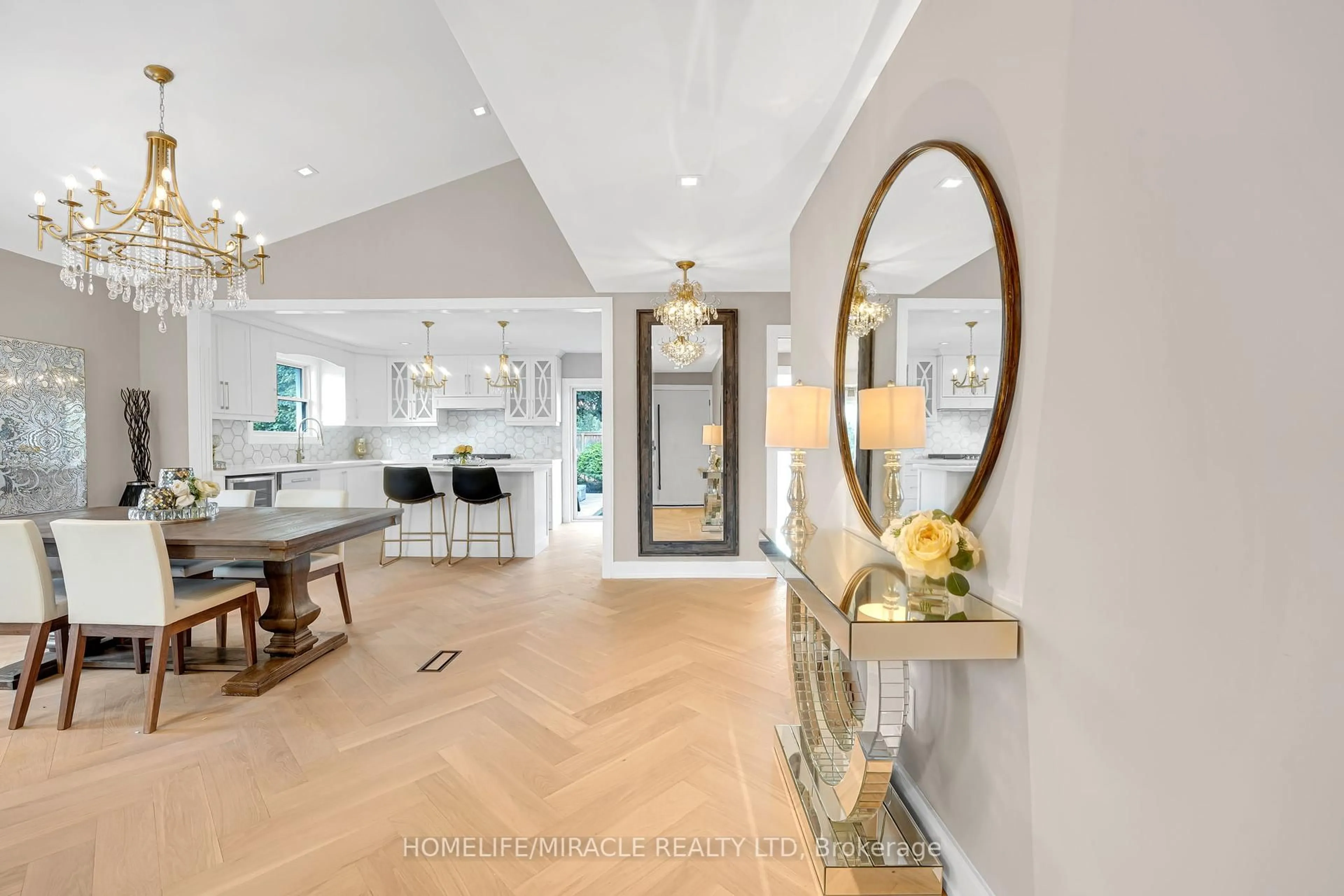 Indoor entryway for 125 Elmcrest Rd, Toronto Ontario M9C 3R5