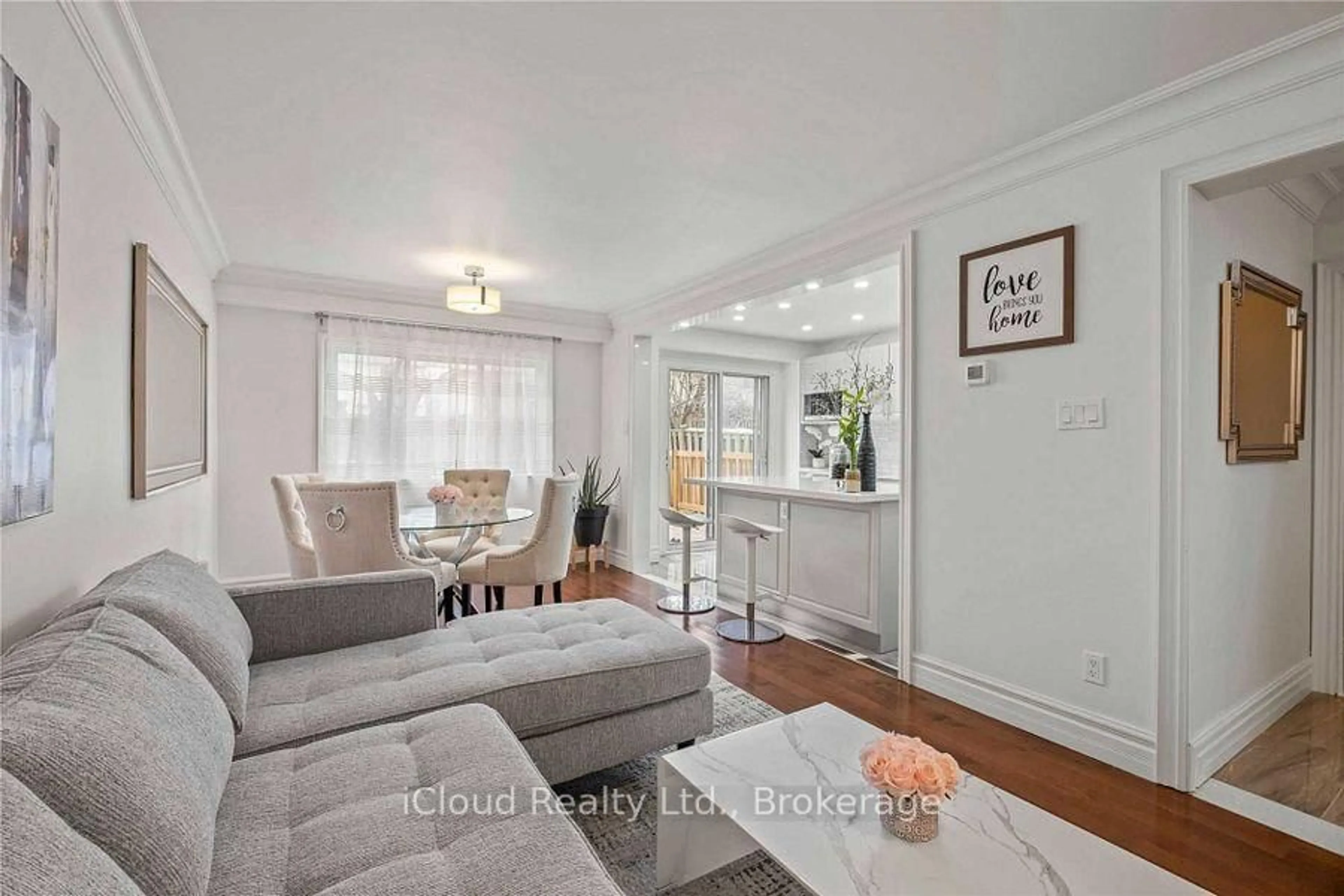 Living room with furniture, unknown for 2764 Willowmore Way, Mississauga Ontario L5N 3N9