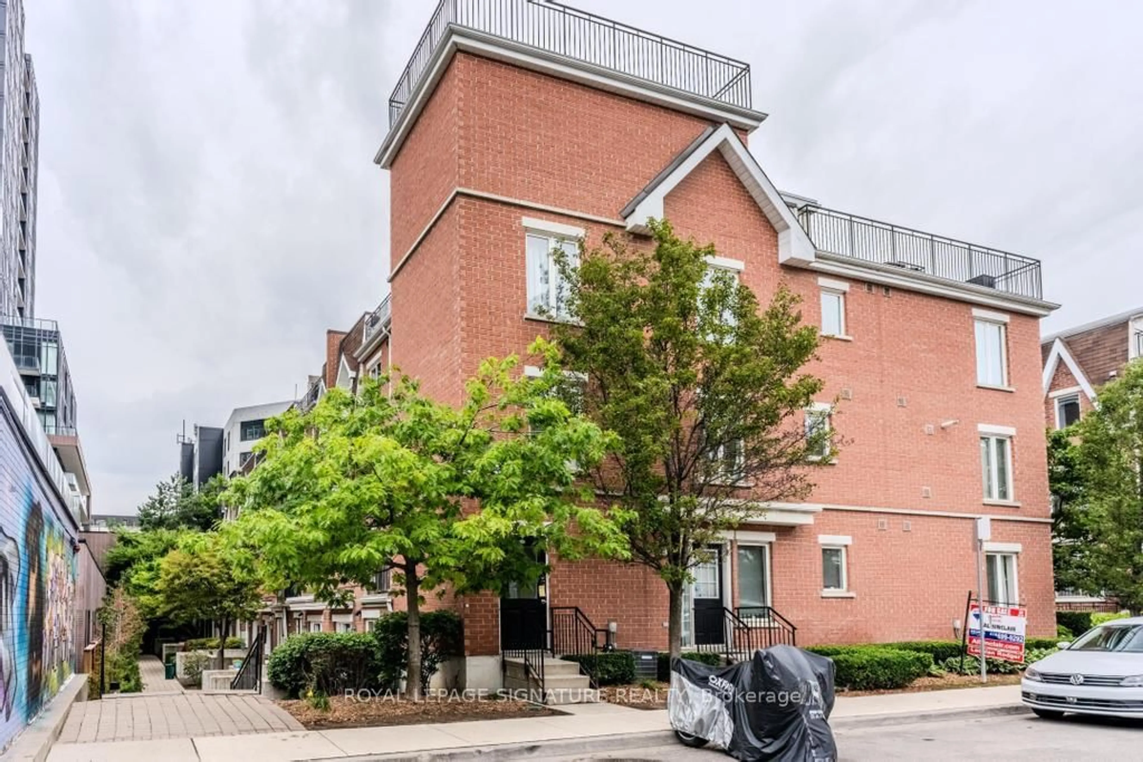 Patio, unknown for 10 Laidlaw St #703, Toronto Ontario M6K 1X2