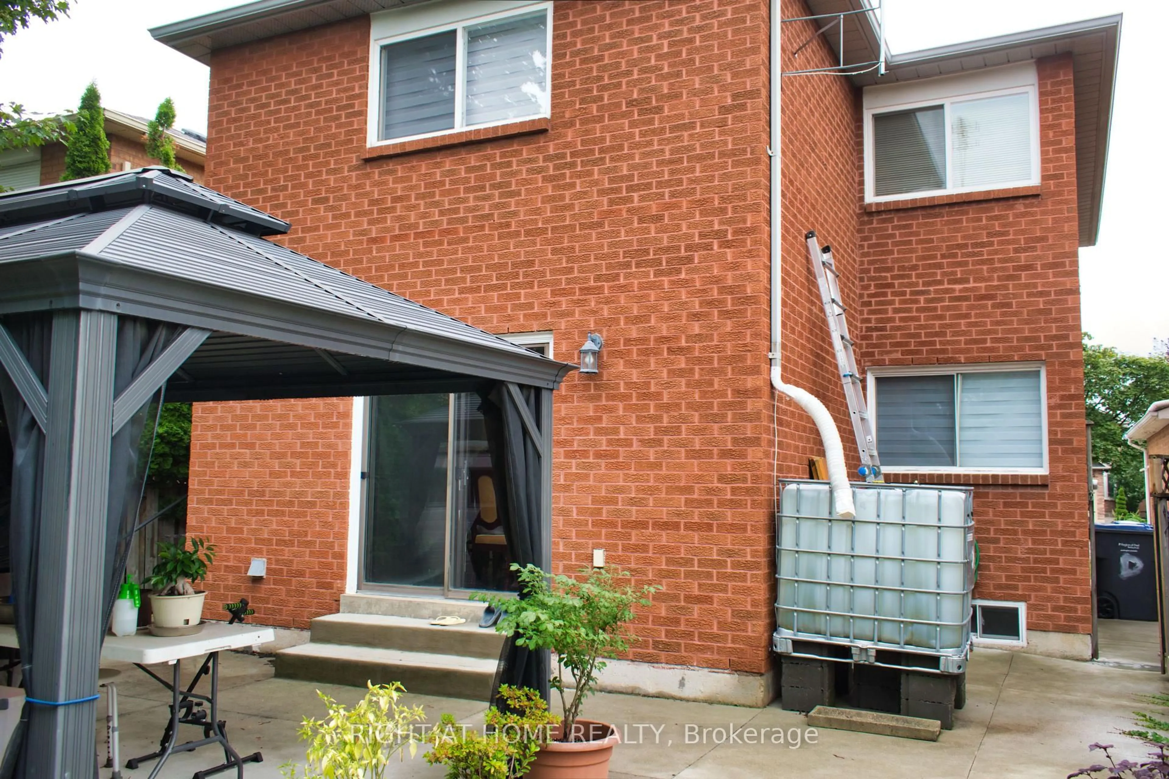 Home with brick exterior material, street for 3310 Greenbelt Cres, Mississauga Ontario L5N 5X1