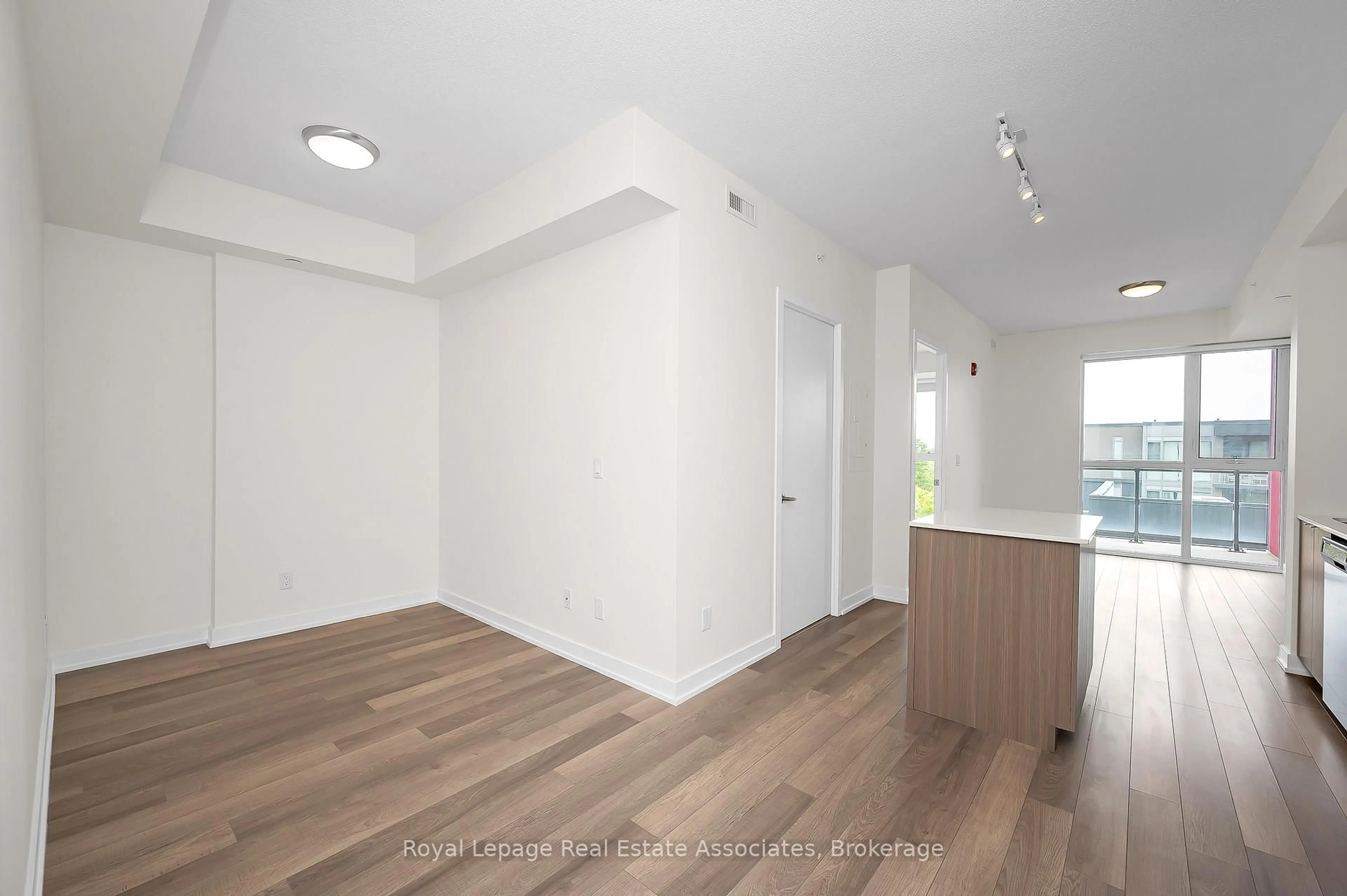 A pic of a room for 5240 Dundas St #B412, Burlington Ontario L7L 0J6