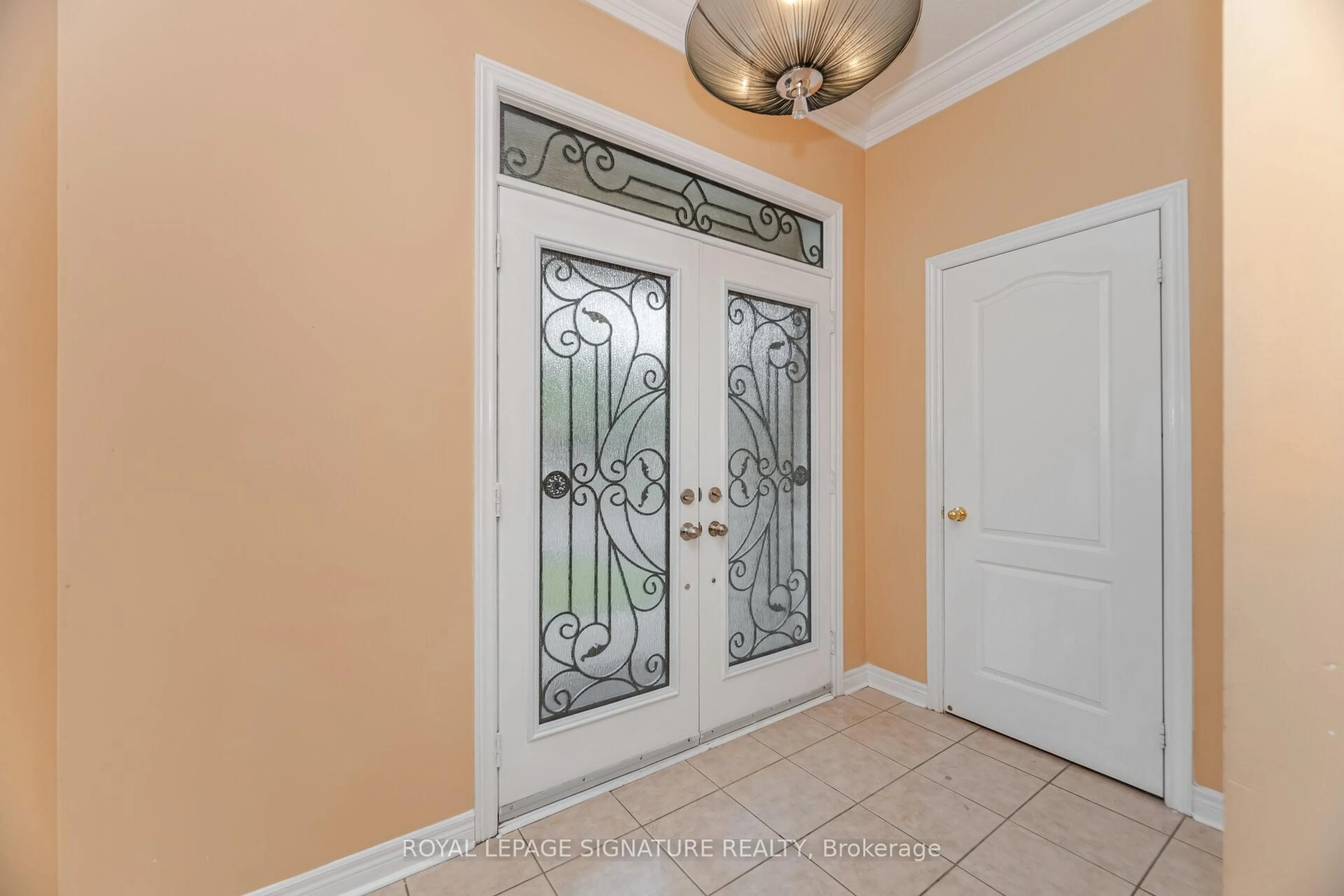 Indoor entryway for 15 Lucky Lane, Brampton Ontario L6R 3M3