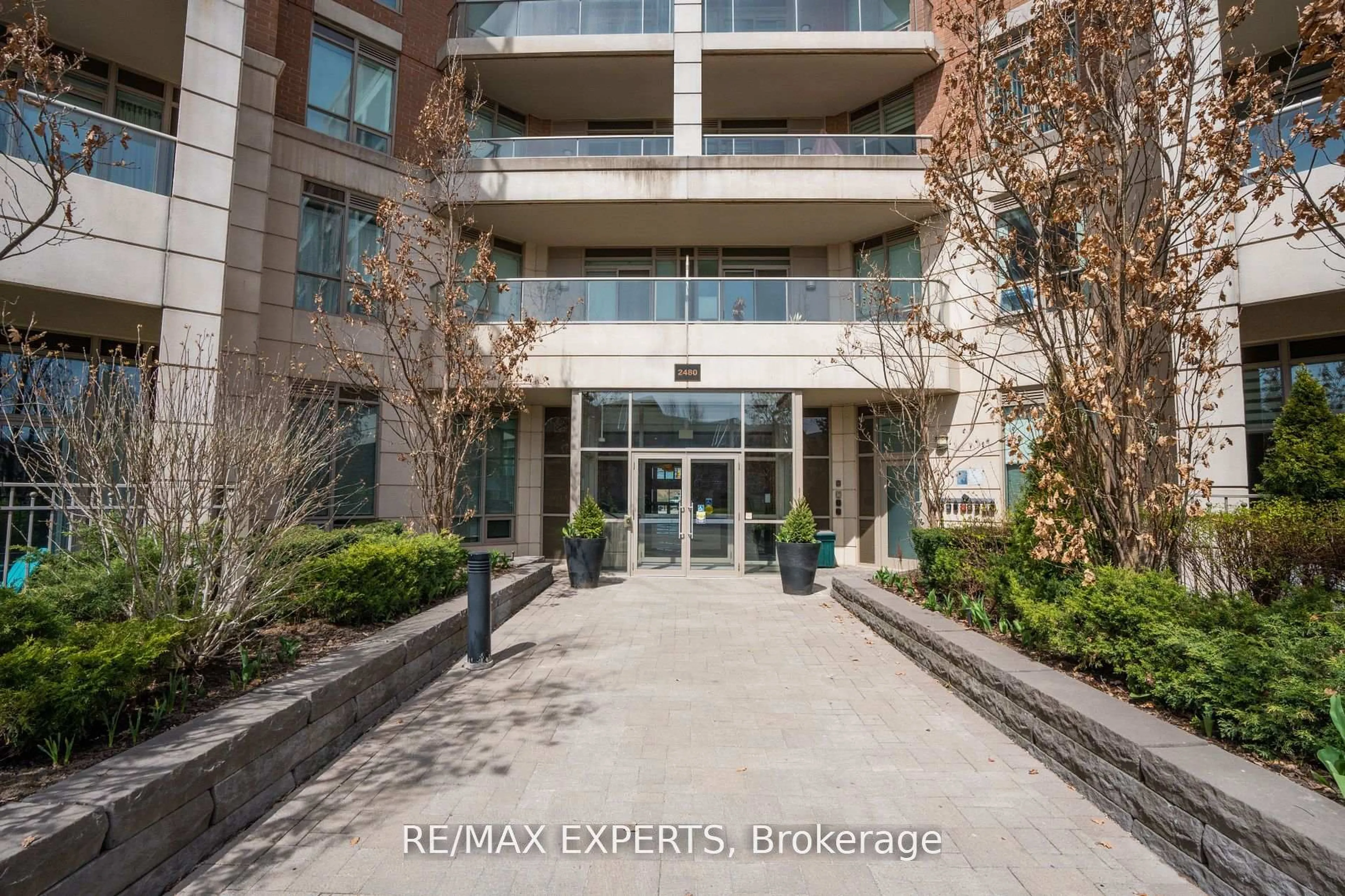 Indoor foyer for 2480 Prince Michael Dr #210, Oakville Ontario L6H 0H1