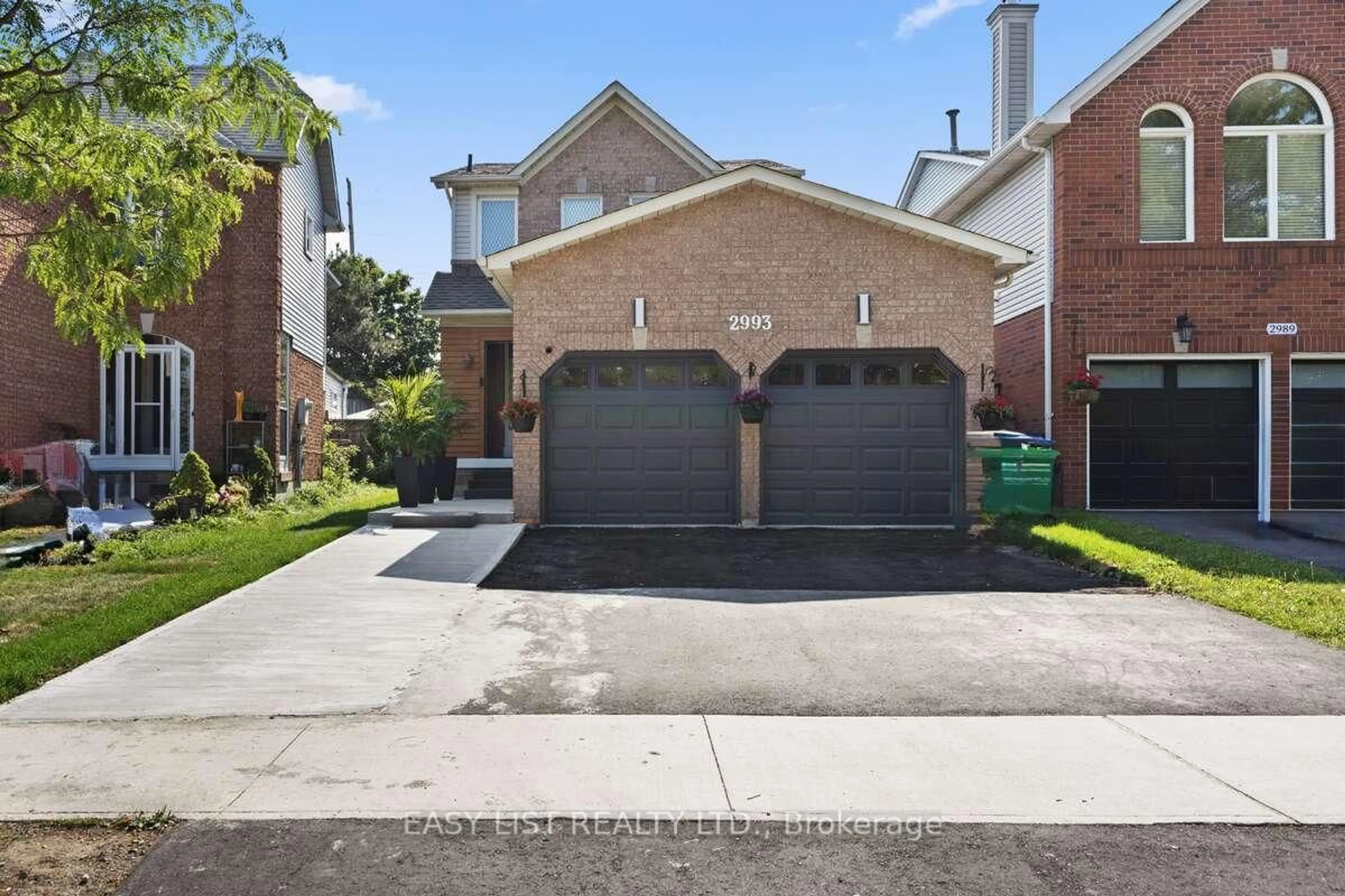Home with brick exterior material, street for 2993 Gulfstream Way, Mississauga Ontario L5N 6J8