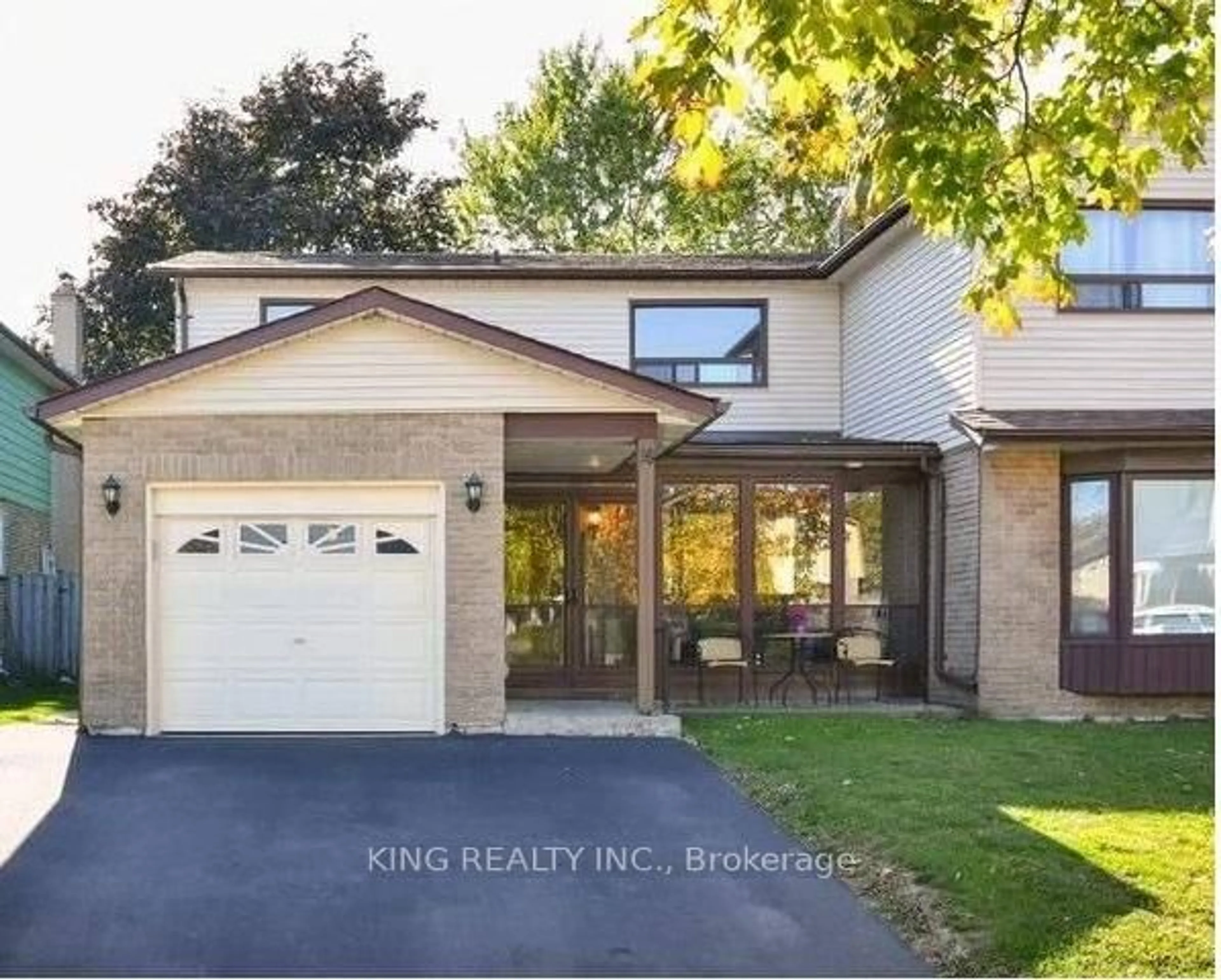 Home with vinyl exterior material, unknown for 16 Wimbledon Crt, Brampton Ontario L6V 2S4