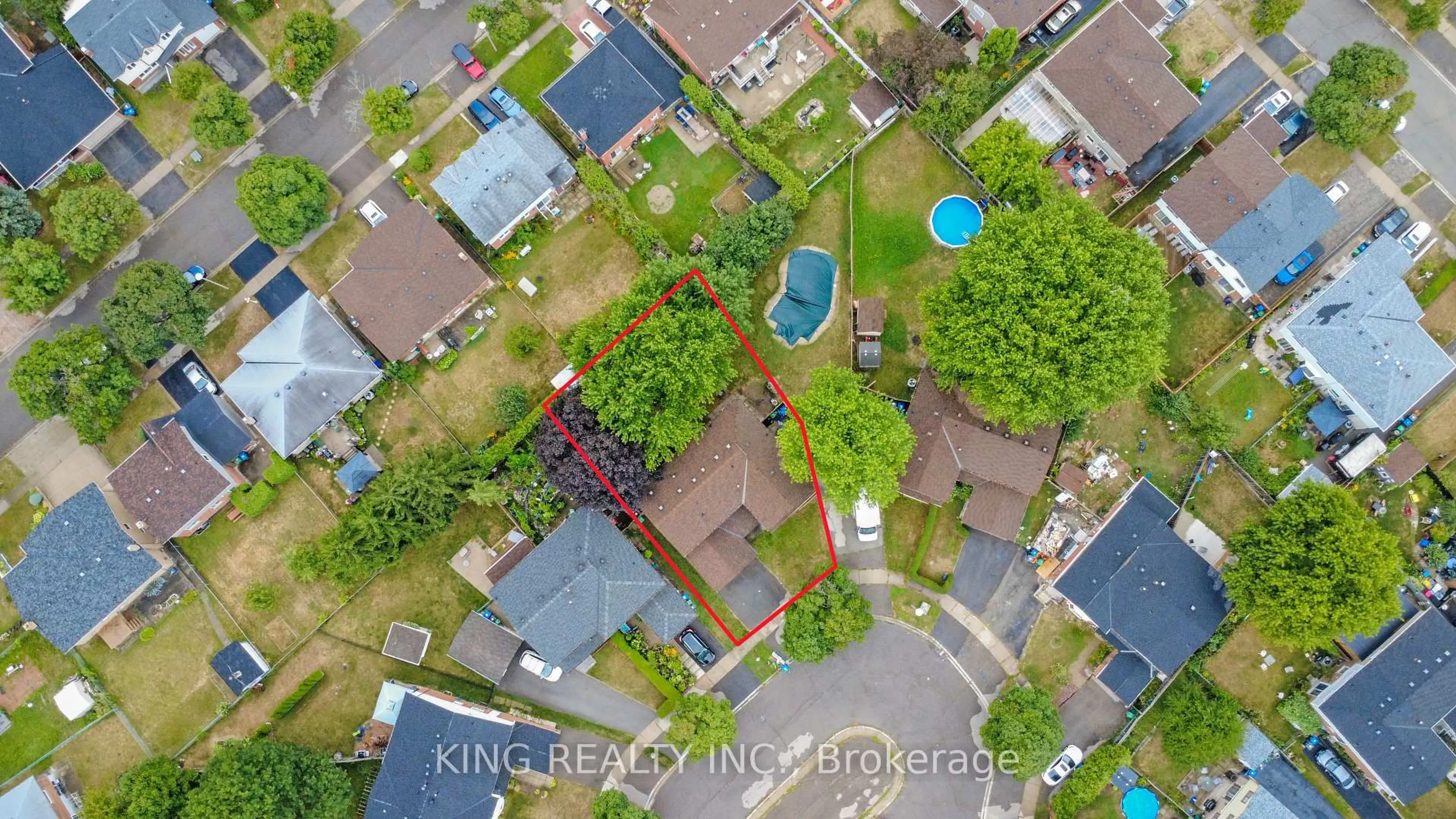 A pic from outside/outdoor area/front of a property/back of a property/a pic from drone, city buildings view from balcony for 16 Wimbledon Crt, Brampton Ontario L6V 2S4