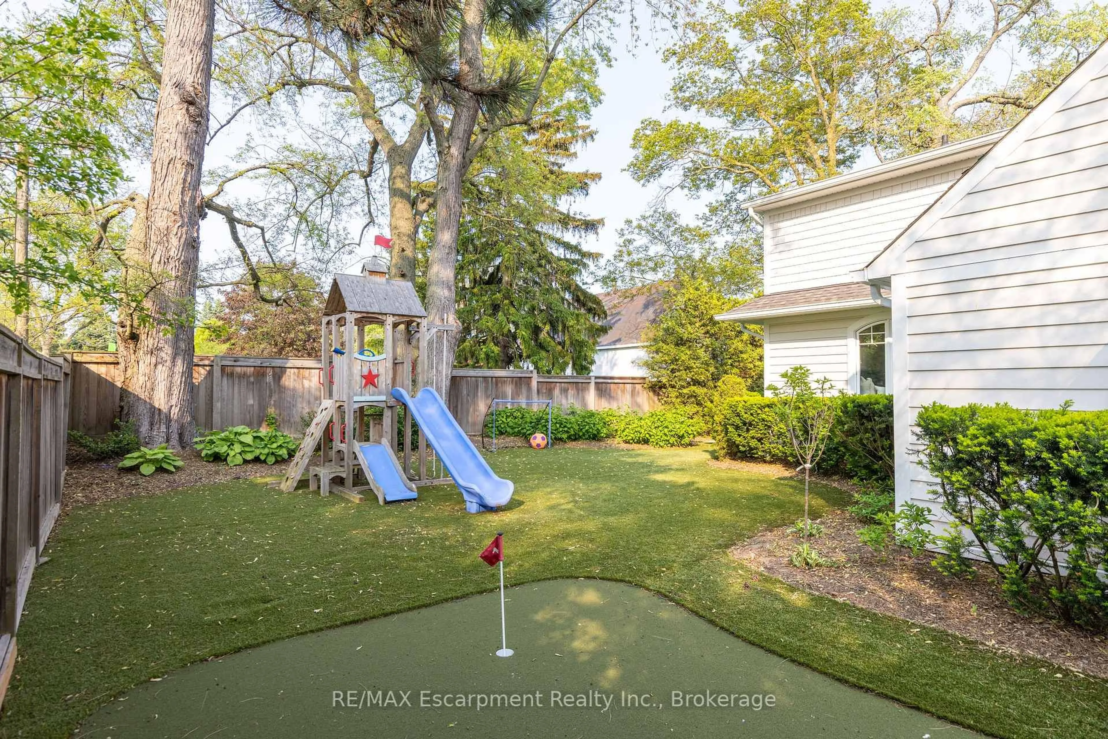 Patio, street for 161 Dianne Ave, Oakville Ontario L6J 4G8