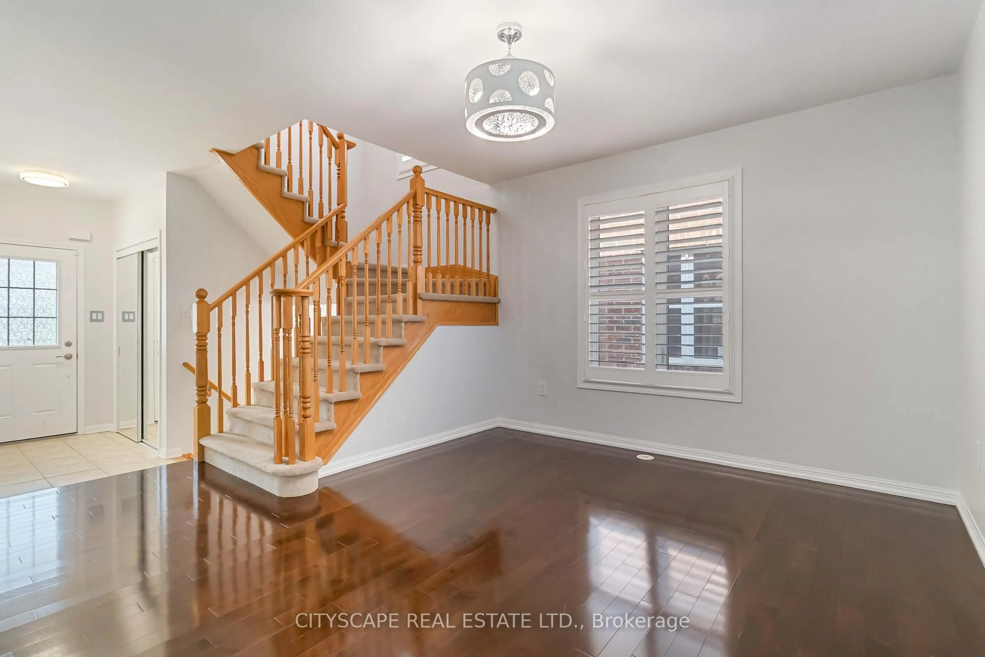 Unknown for 256 Whetham Hts, Milton Ontario L9T 0P2