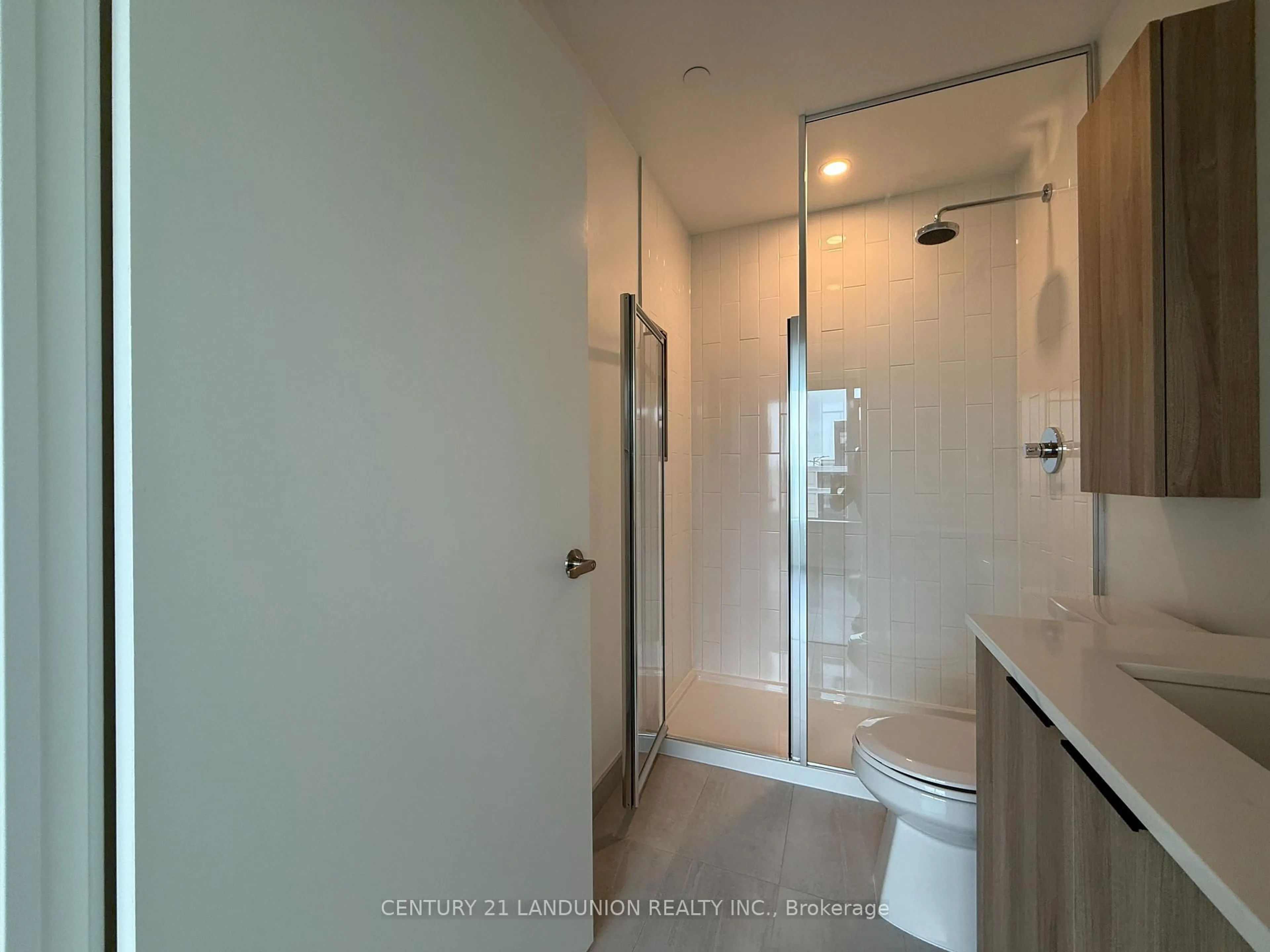 Standard bathroom, unknown for 2485 Eglinton Ave #917, Mississauga Ontario L5M 2T1