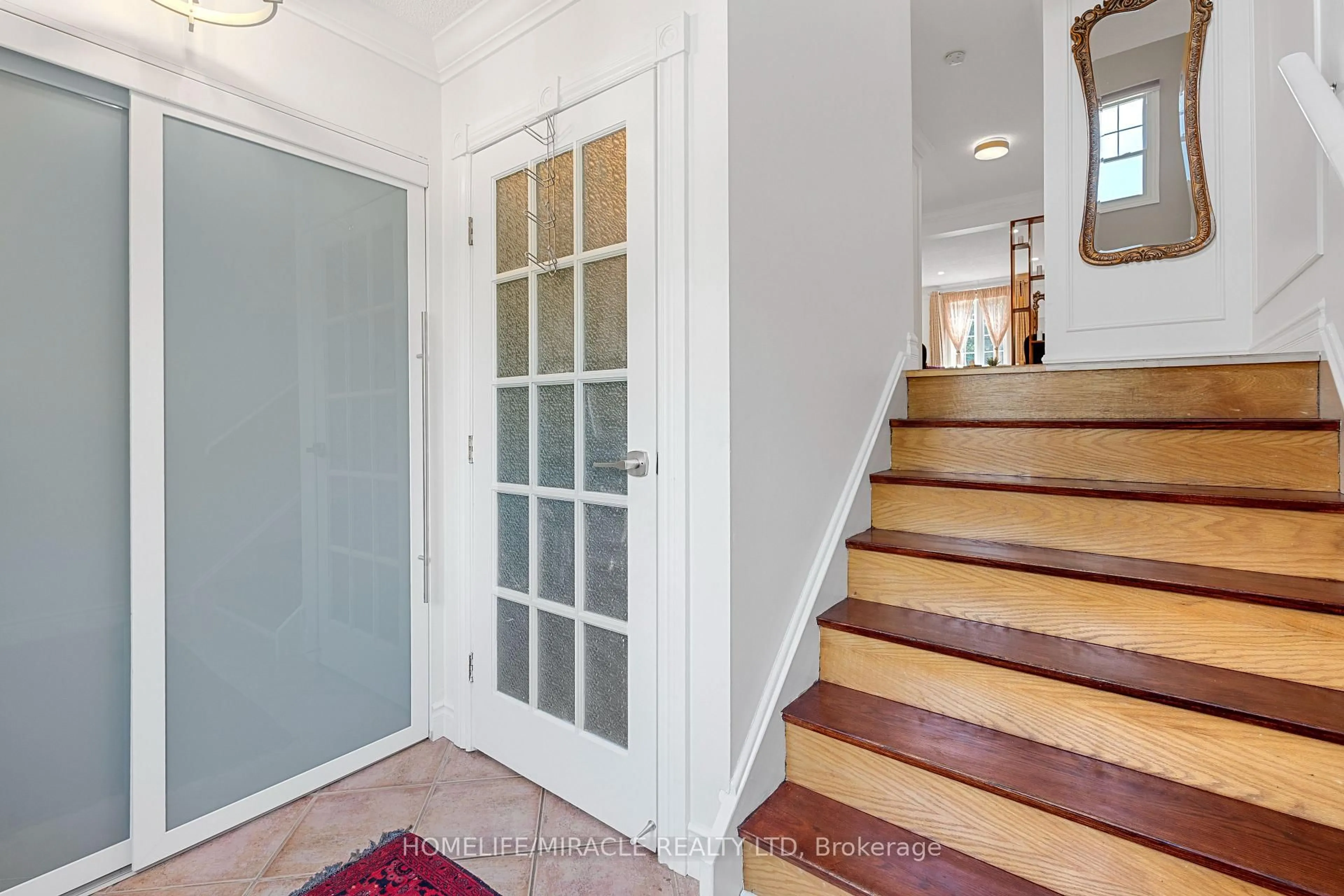 Indoor entryway for 4216 Sunflower Dr, Mississauga Ontario L5L 2L5